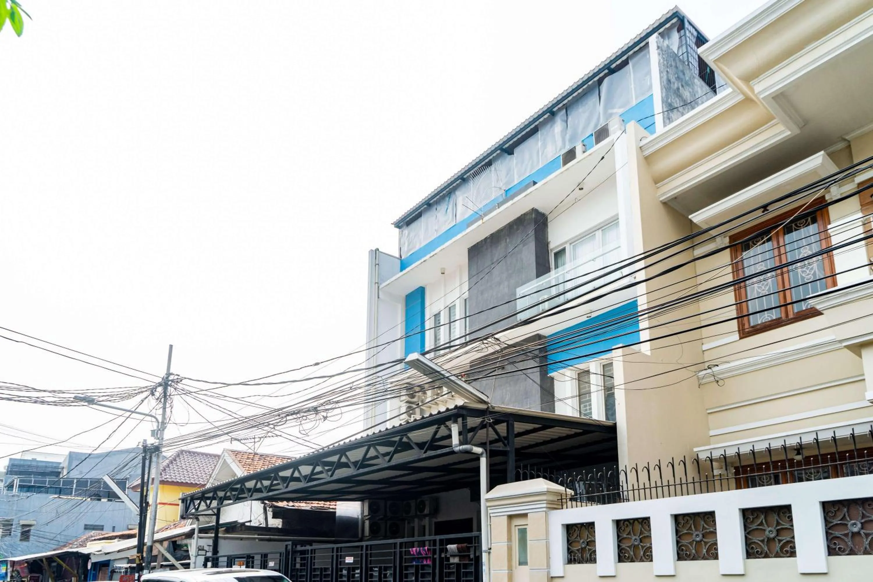 Facade/entrance in RedDoorz @ Kebon Kacang