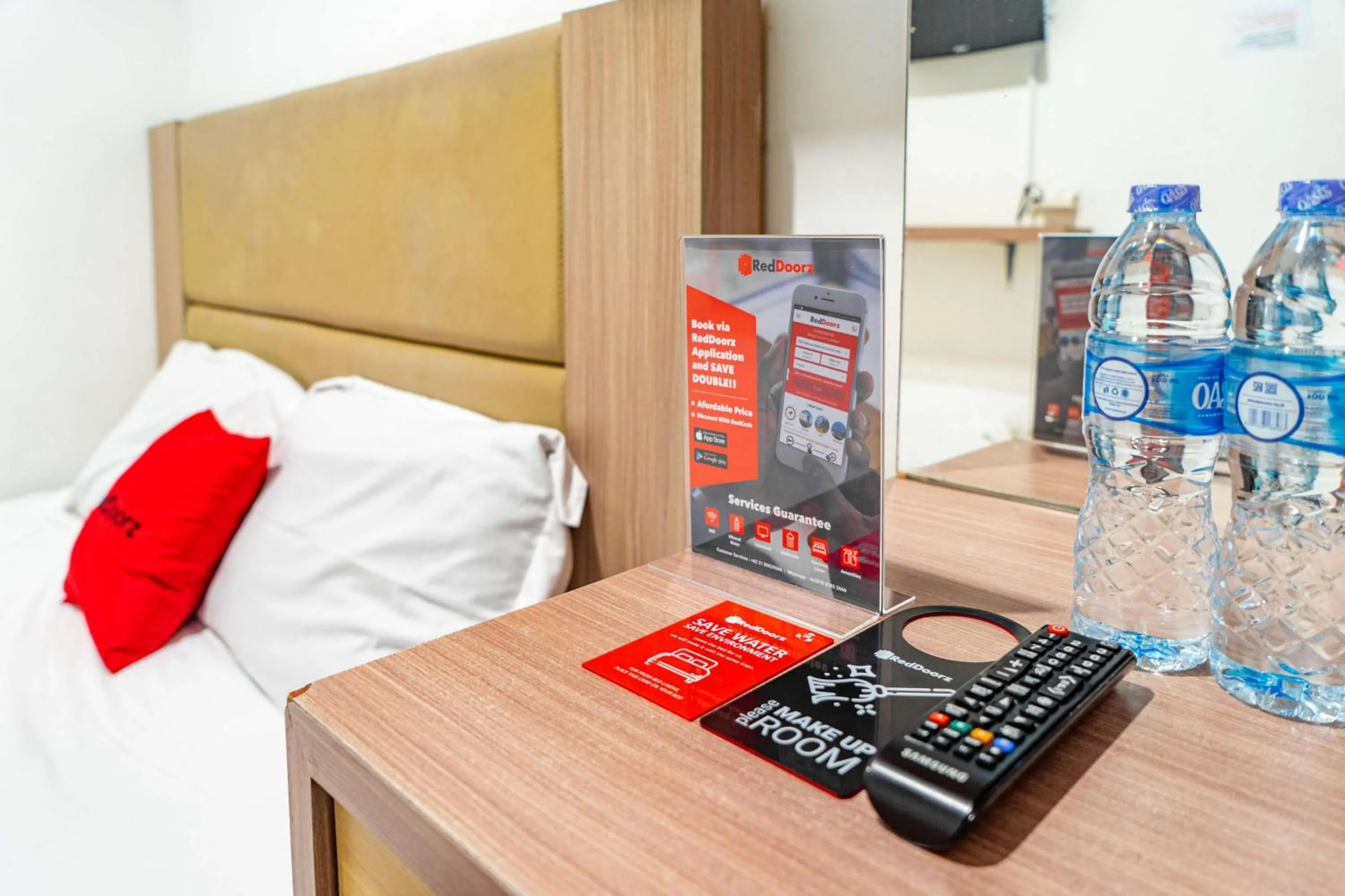 Bedroom, Bed in RedDoorz @ Kebon Kacang