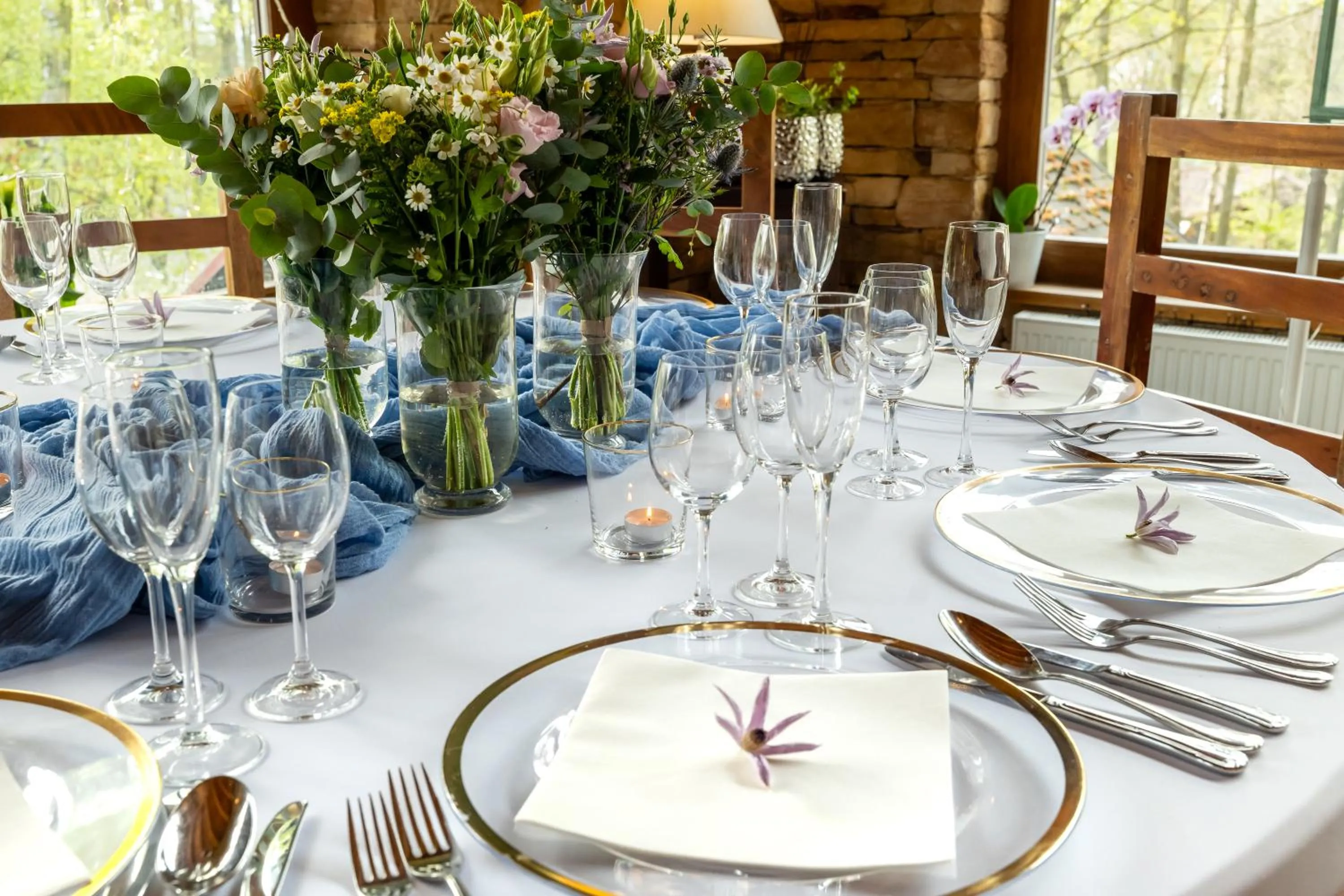 Restaurant/places to eat in Archa hotel