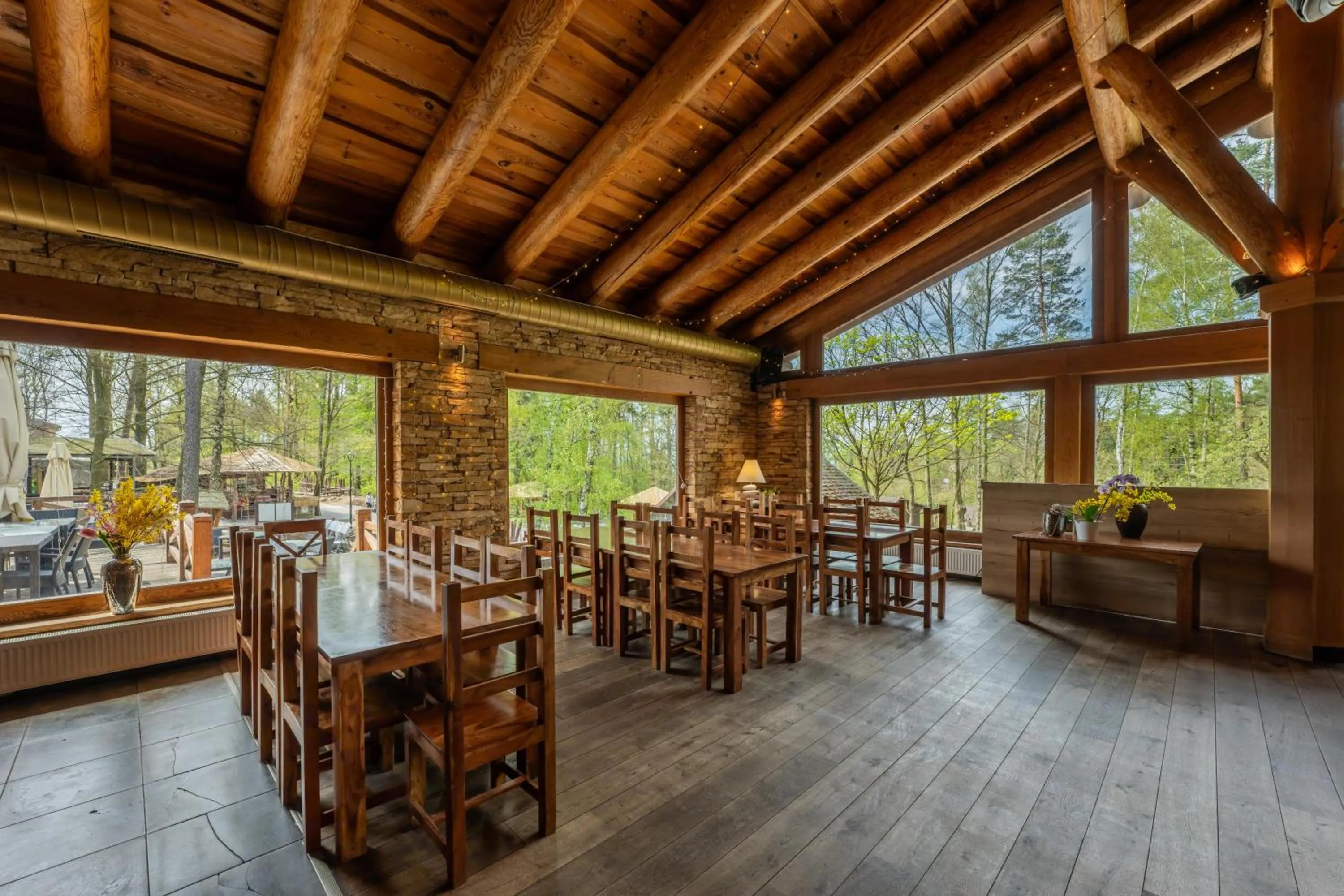 Restaurant/places to eat in Archa hotel