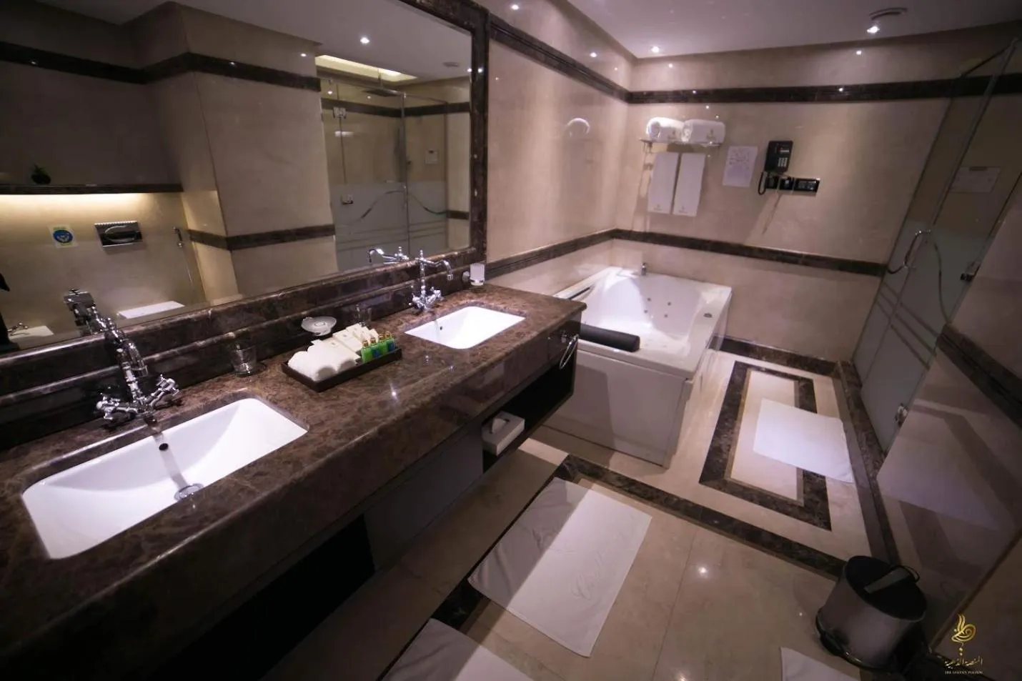 Shower in Casablanca Grand Hotel