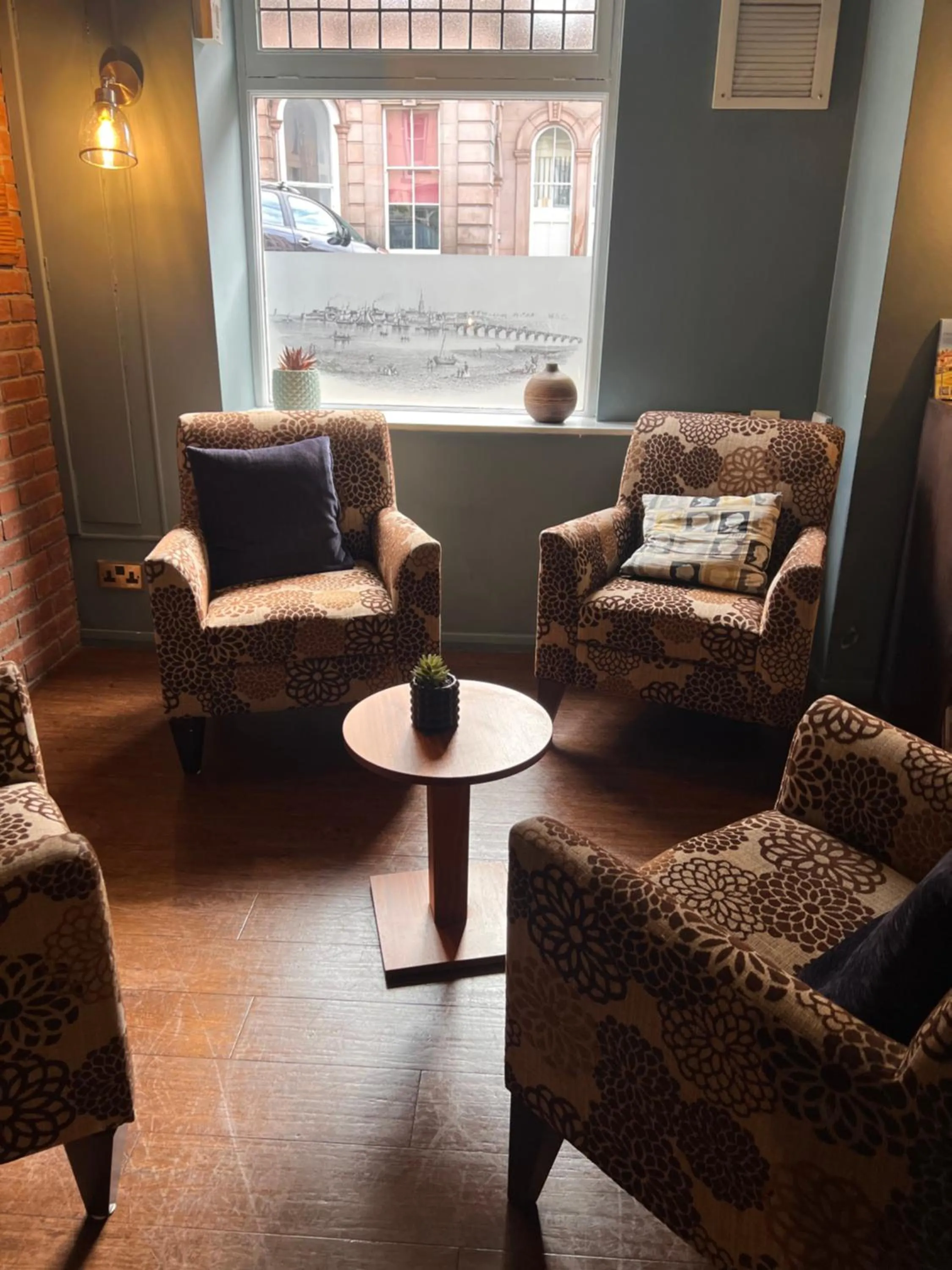 Seating area in Queens Head Hotel