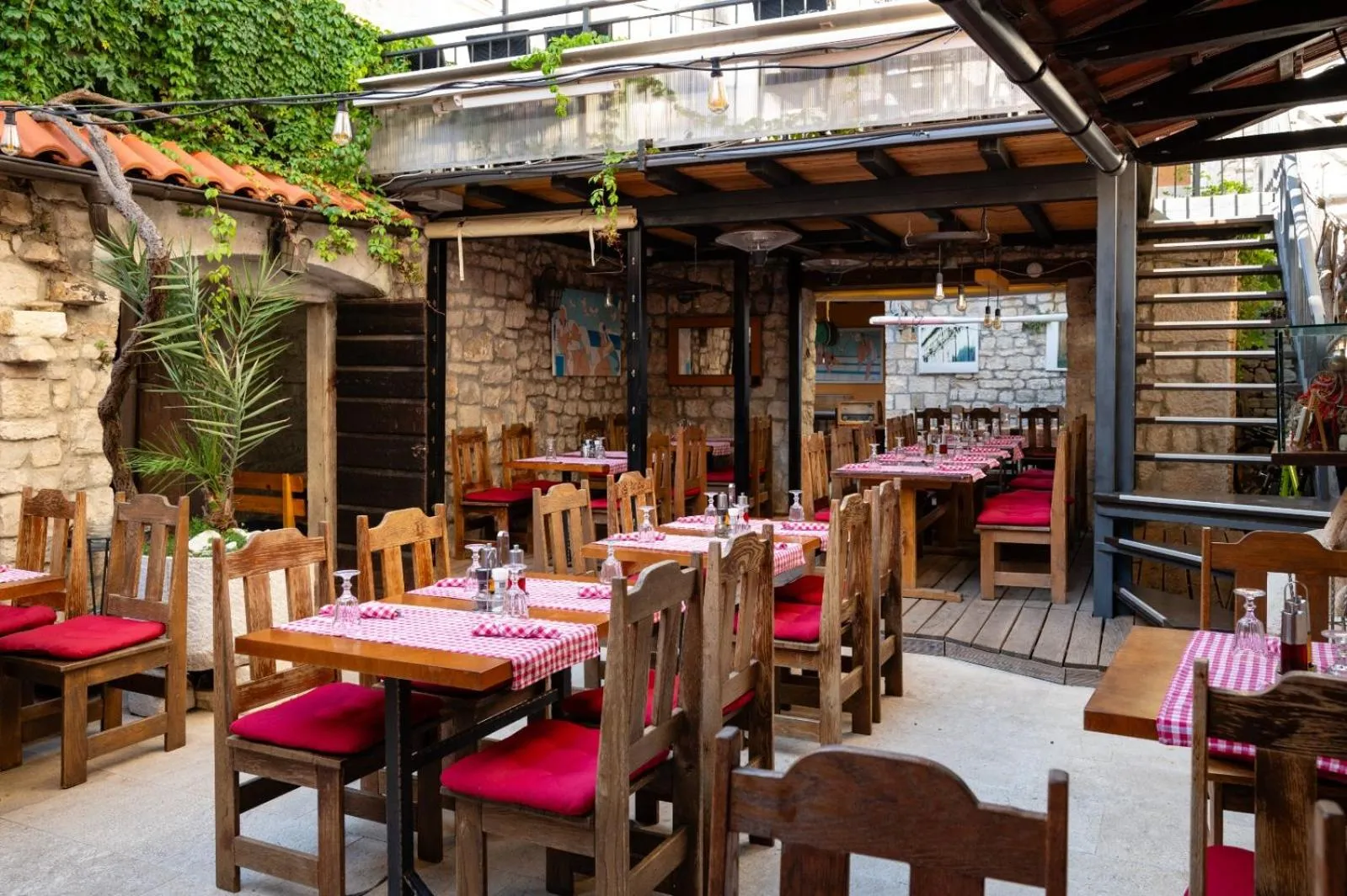 Restaurant/places to eat in Heritage Hotel Tragos