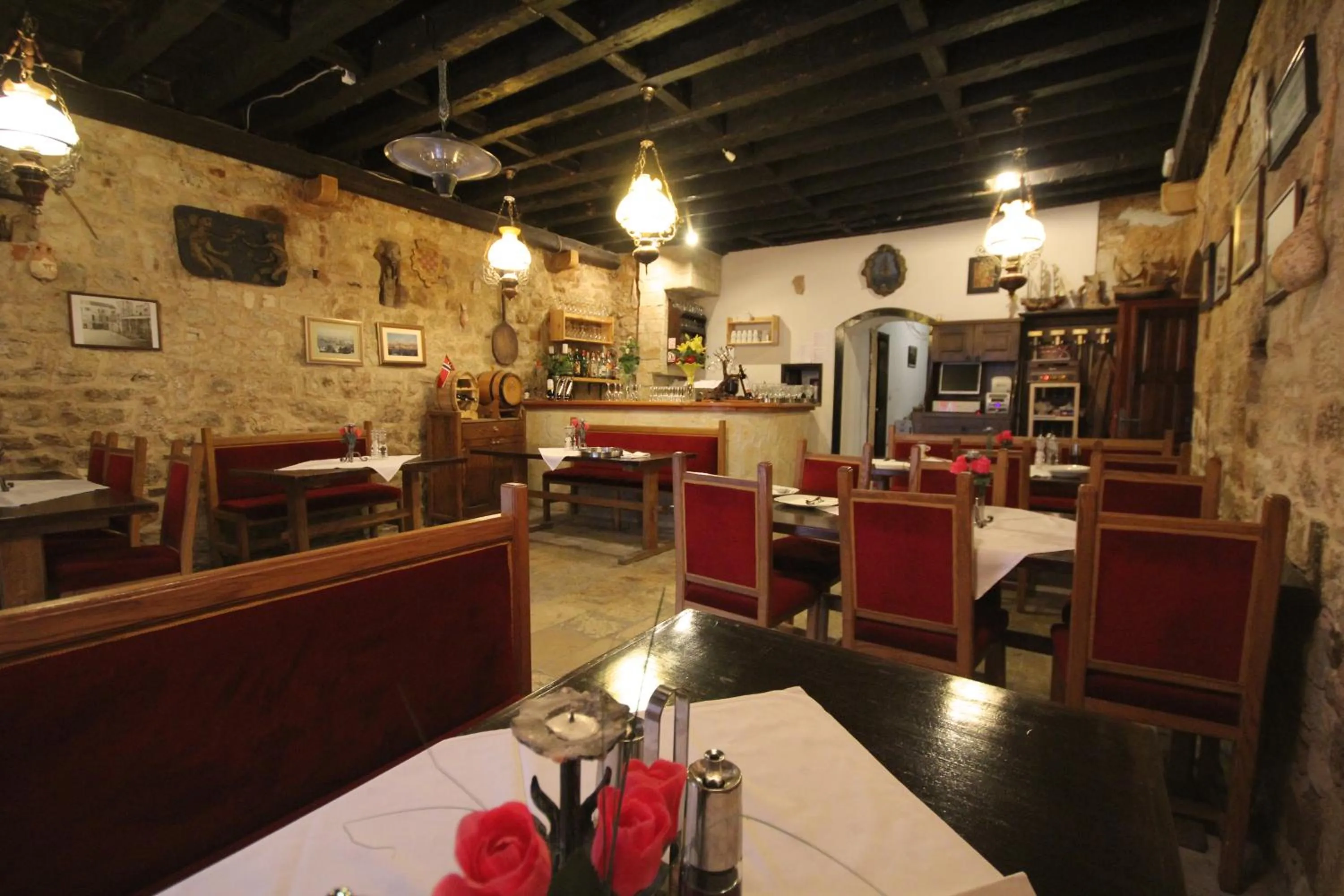 Restaurant/places to eat in Heritage Hotel Tragos