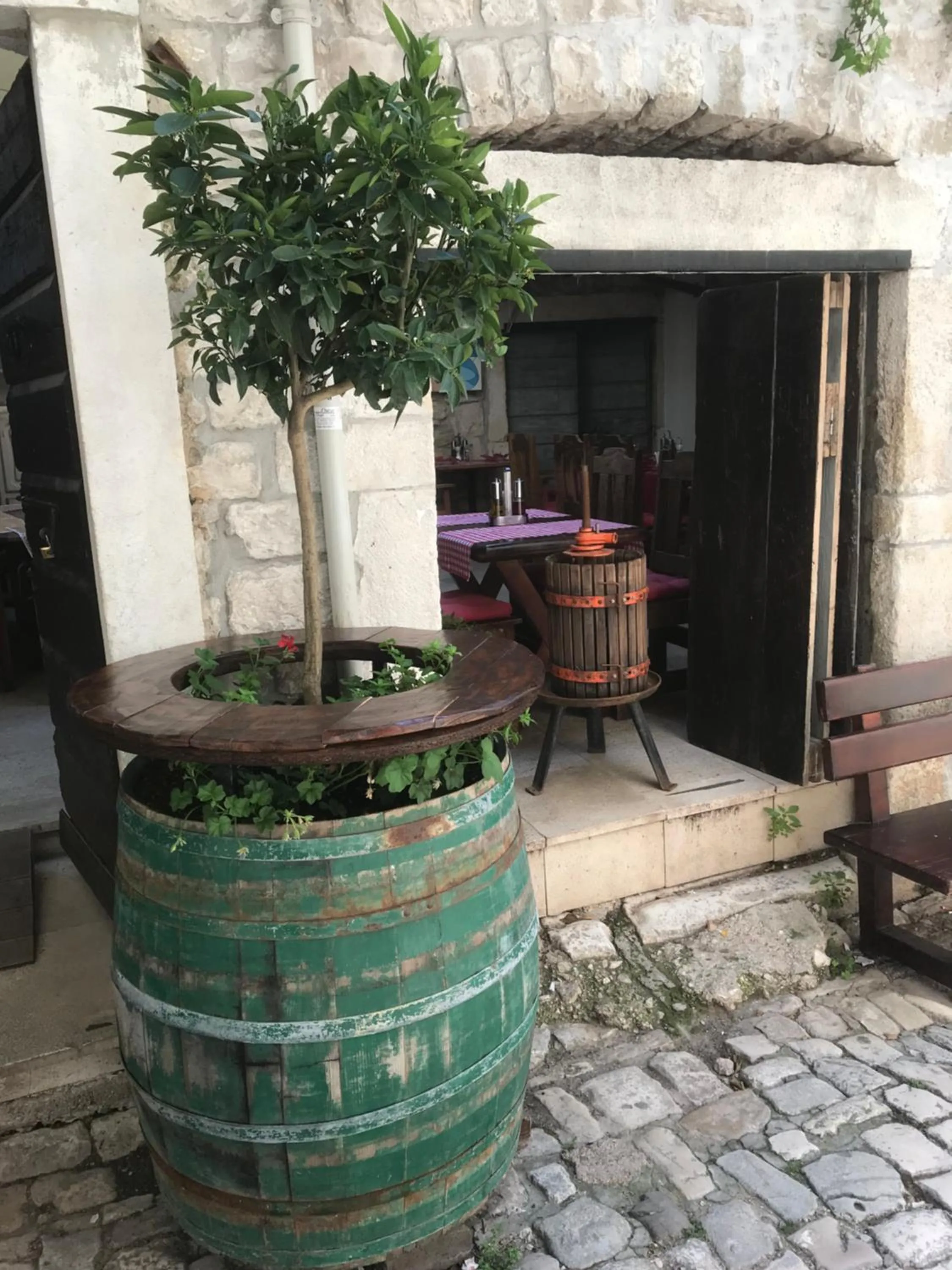 Restaurant/places to eat in Heritage Hotel Tragos