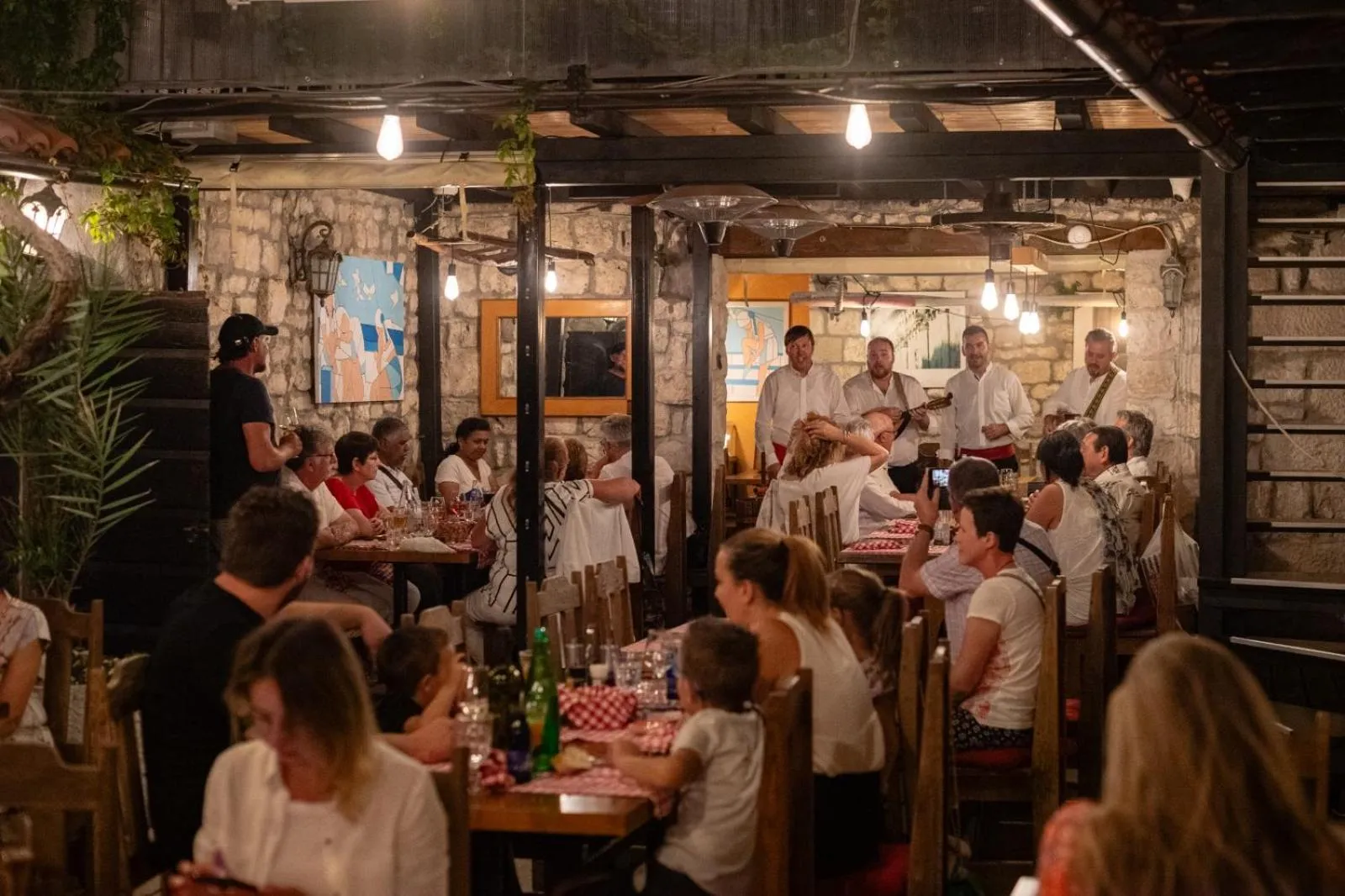 Restaurant/places to eat in Heritage Hotel Tragos