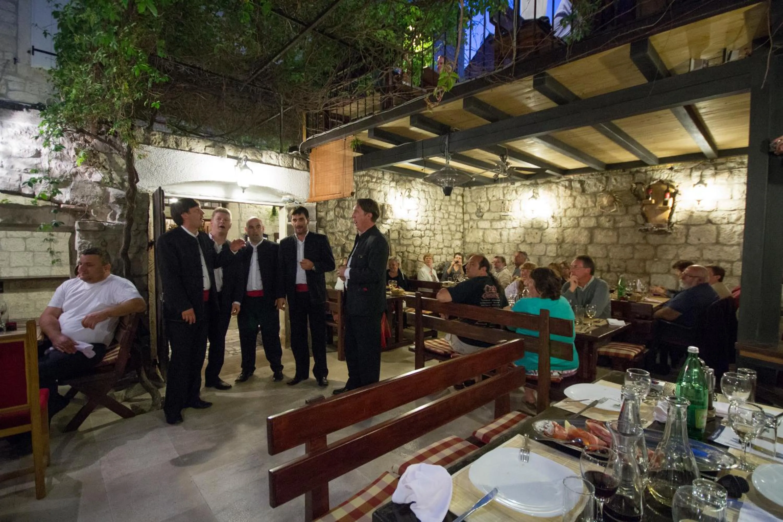 Restaurant/places to eat in Heritage Hotel Tragos