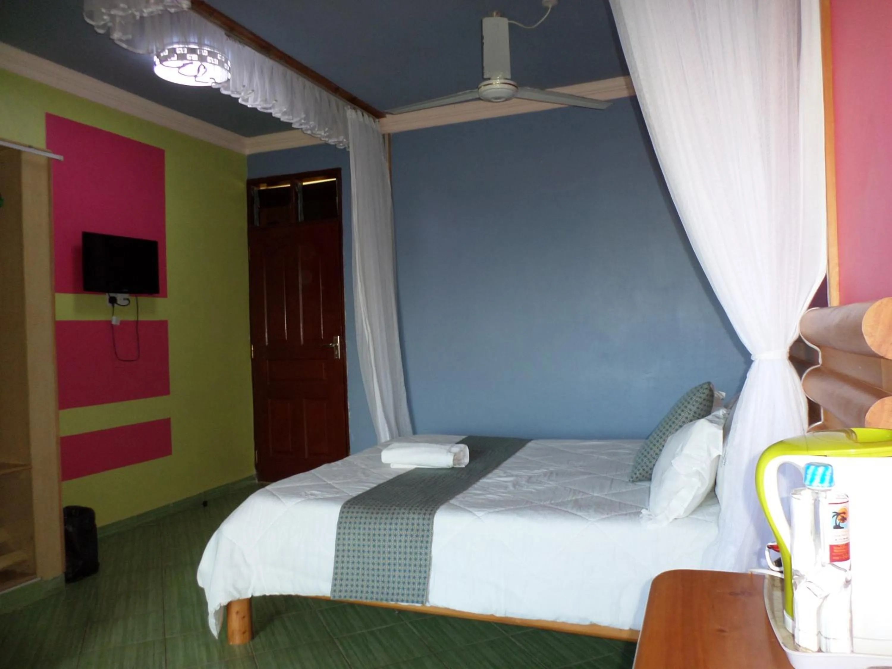 Bed in Pinebreeze Holiday Resort