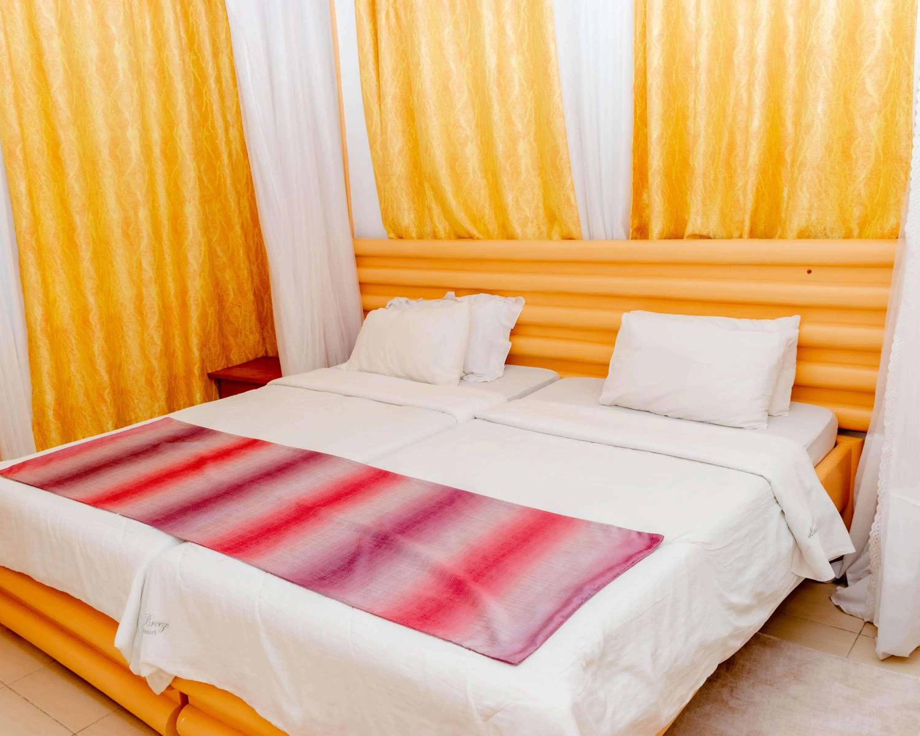 Bedroom, Bed in Pinebreeze Holiday Resort