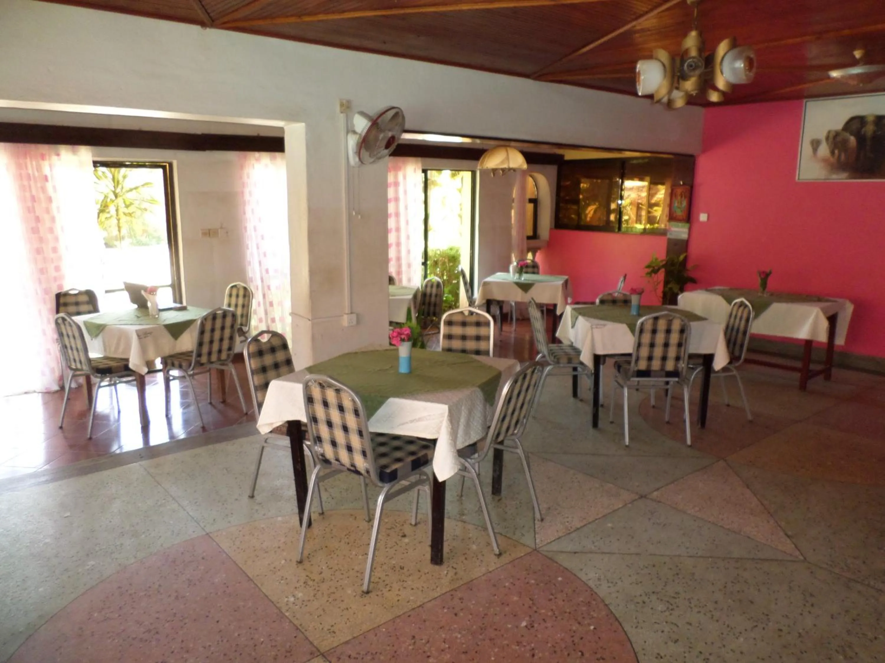 Restaurant/places to eat in Pinebreeze Holiday Resort
