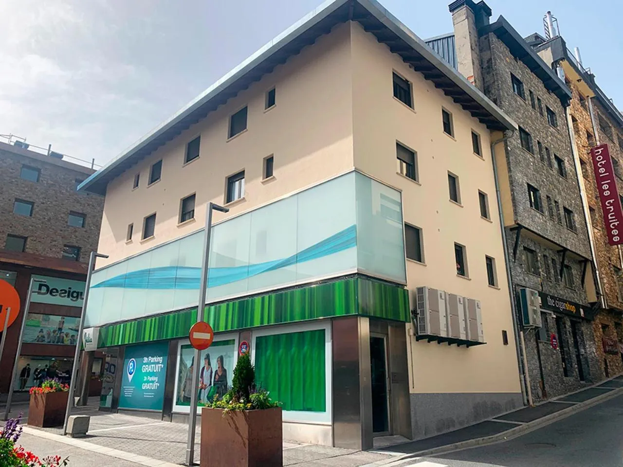 Property building in Apartamentos Pantebre 3000