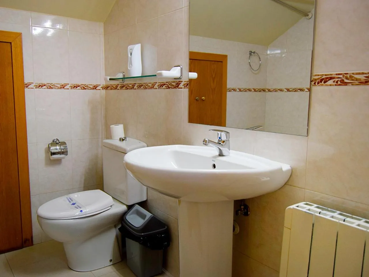 Bathroom in Apartamentos Pantebre 3000