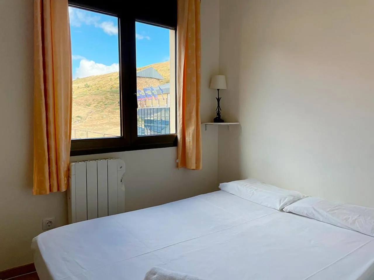 Bedroom, Bed in Apartamentos Pantebre 3000