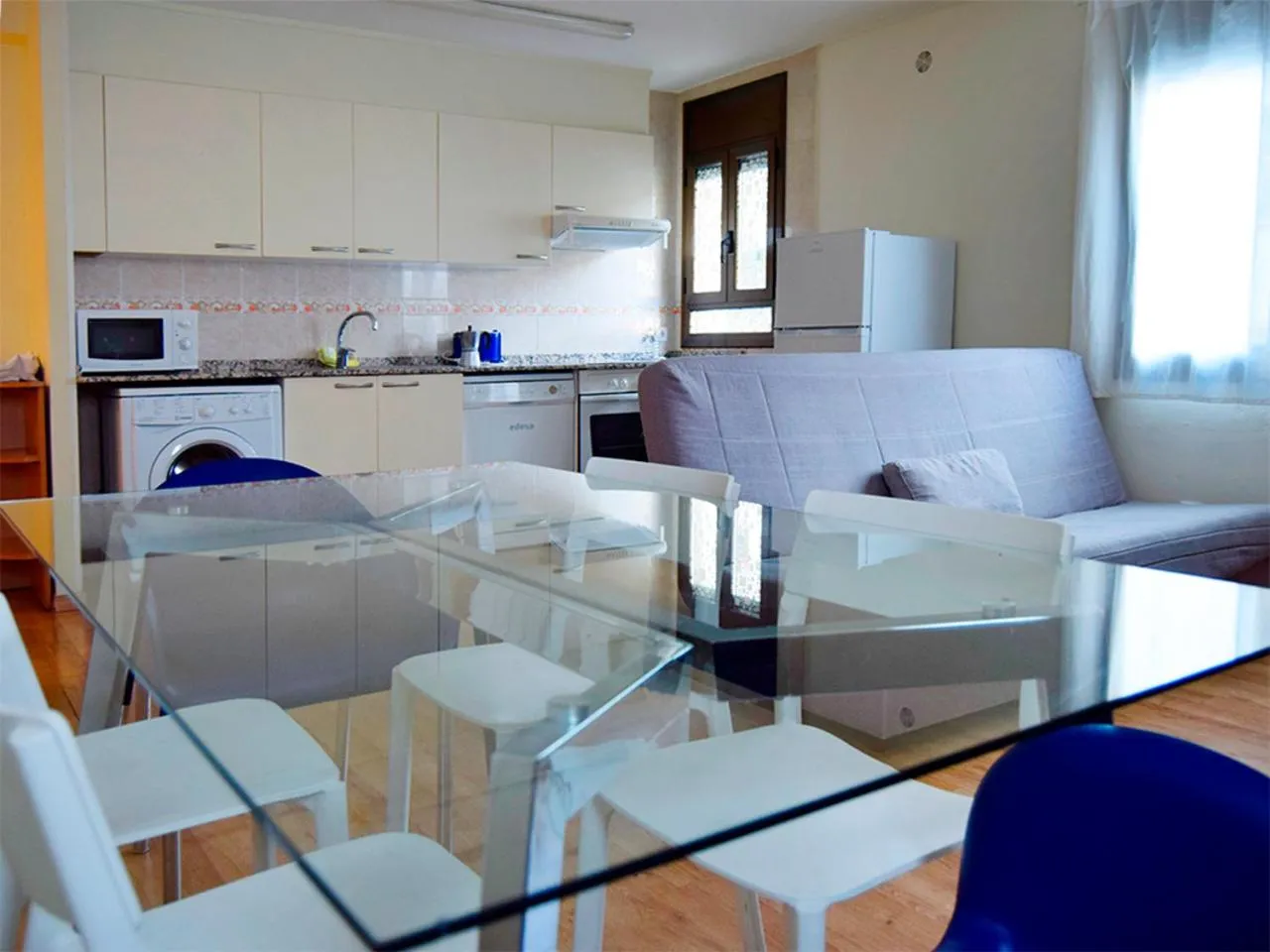 Kitchen or kitchenette in Apartamentos Pantebre 3000