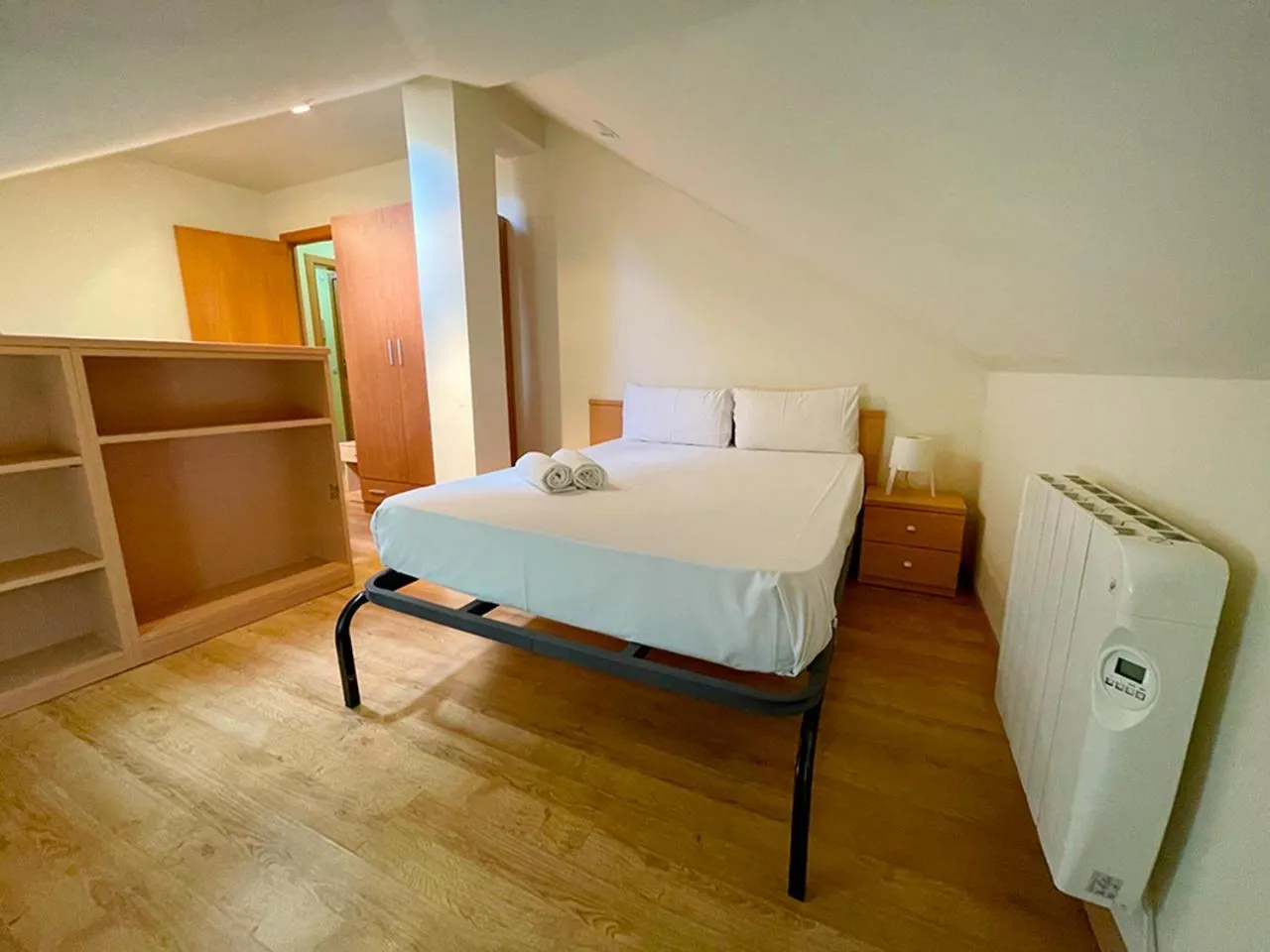 Bedroom, Bed in Apartamentos Pantebre 3000