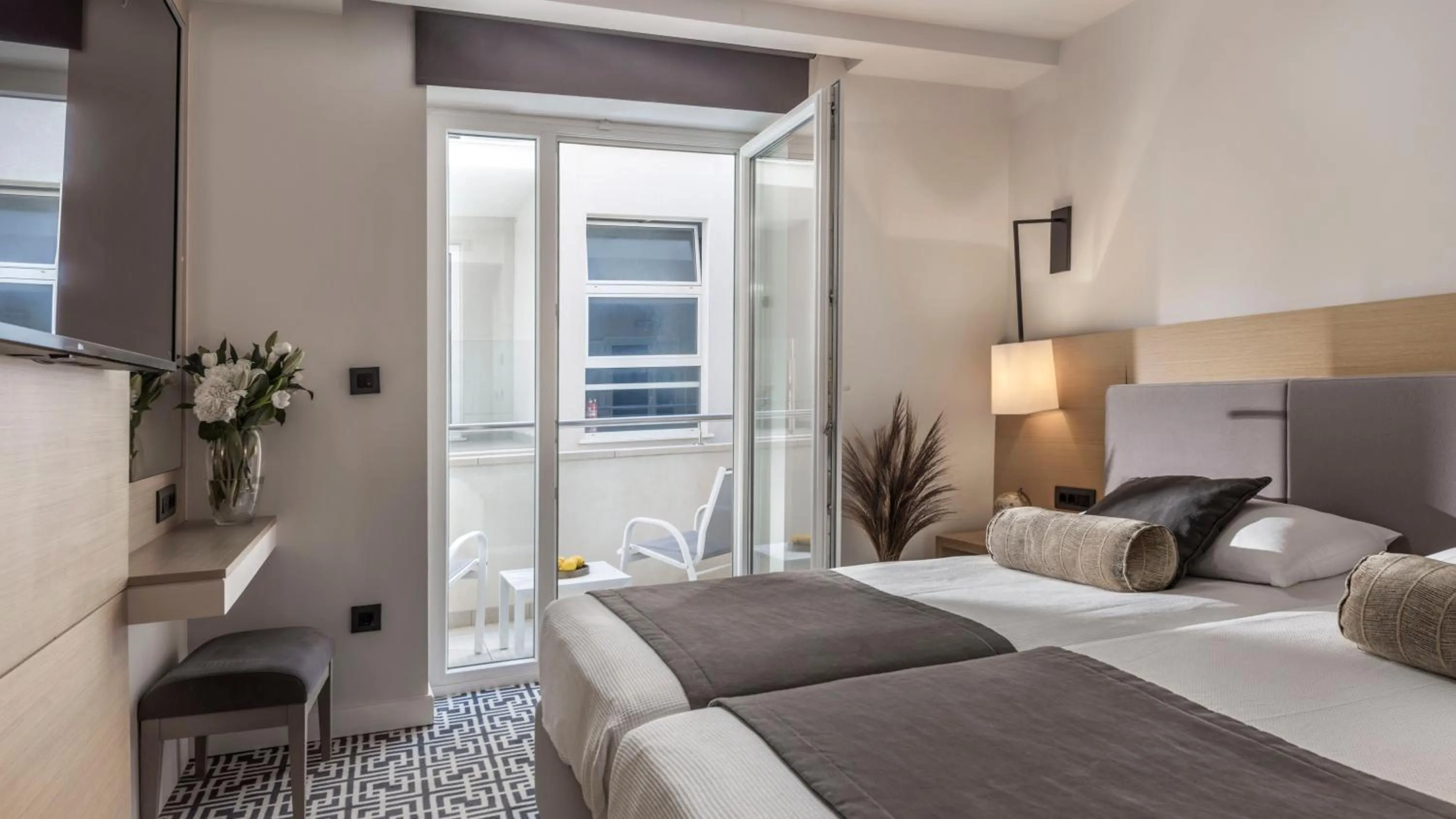 Bedroom, Bed in Royal Neptun Hotel