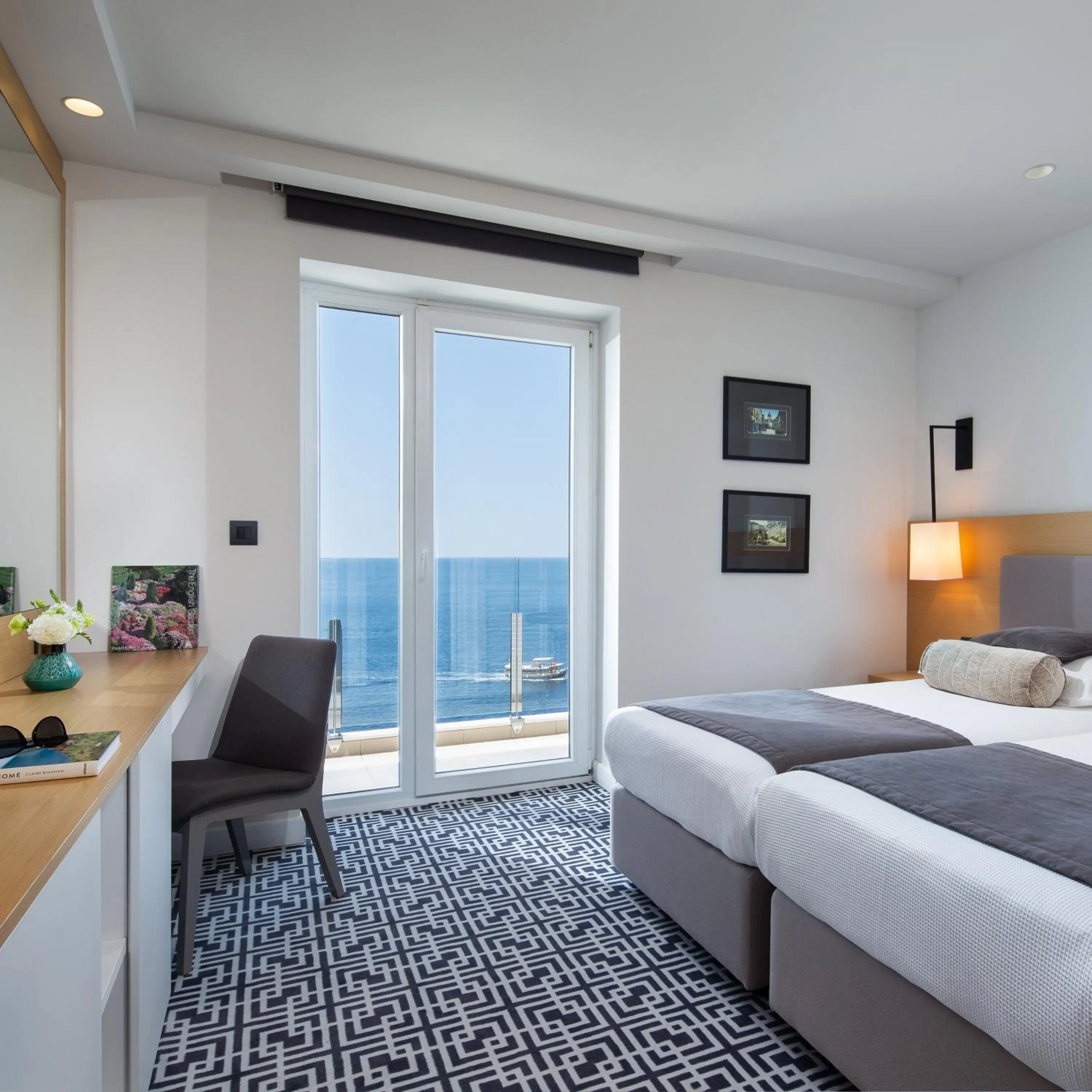 Sea view, Bed in Royal Neptun Hotel