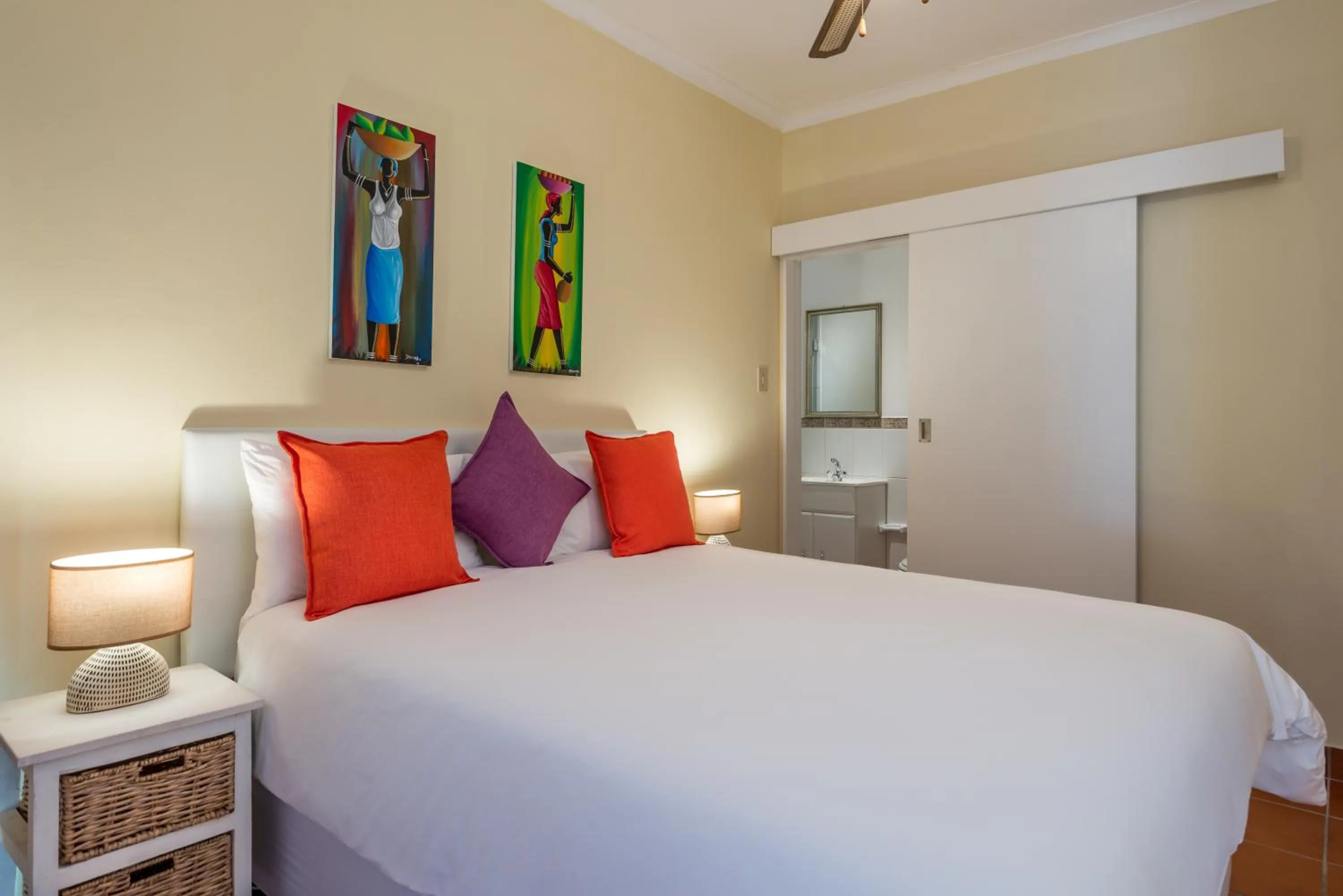 Bedroom, Bed in Just Unwind