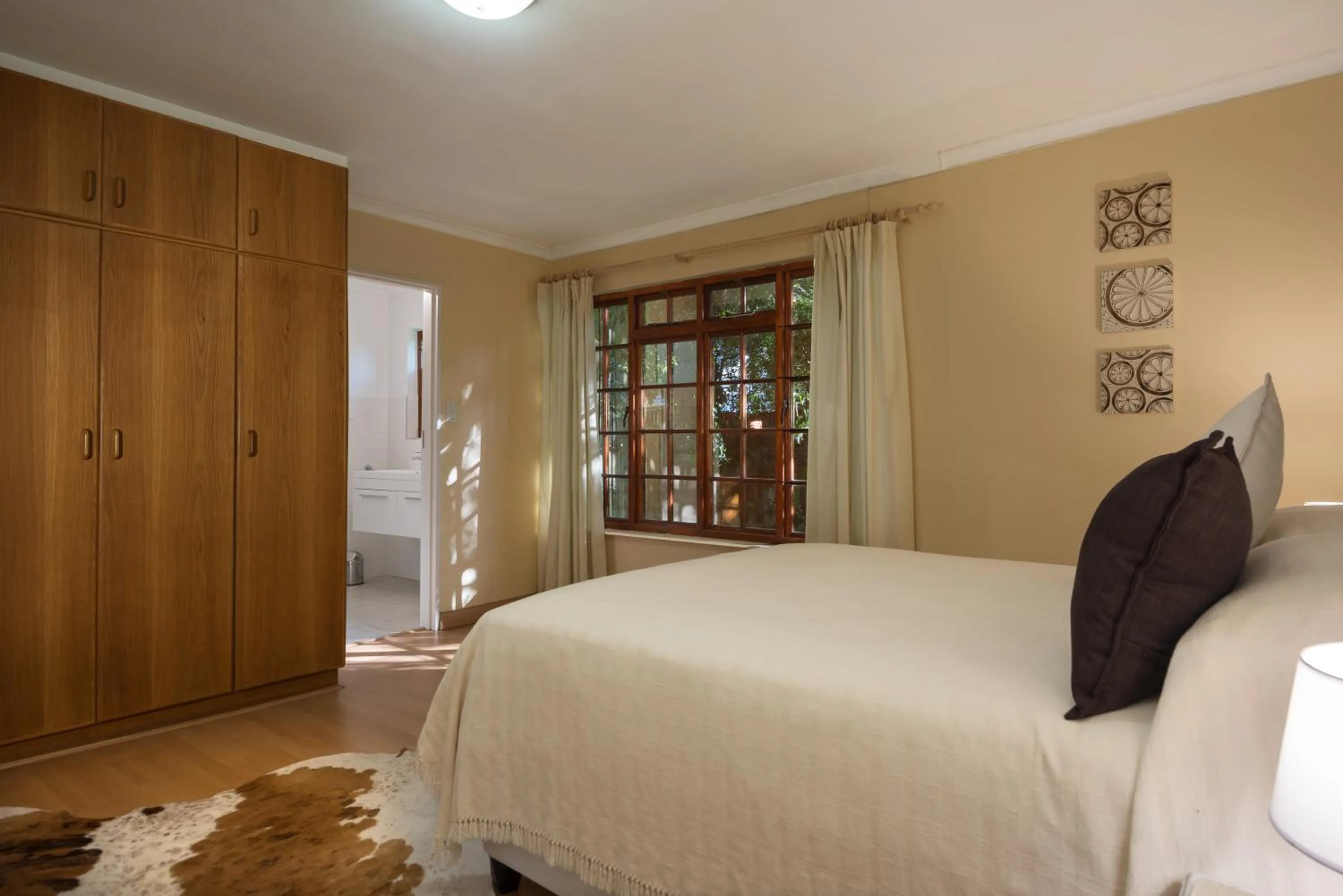 Bedroom, Bed in Just Unwind