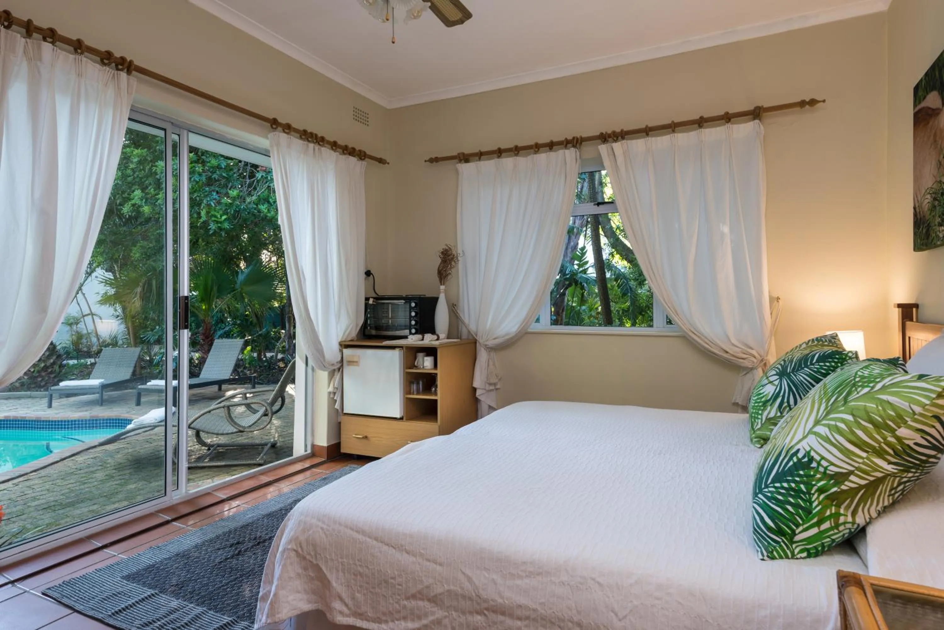 Bedroom, Bed in Just Unwind