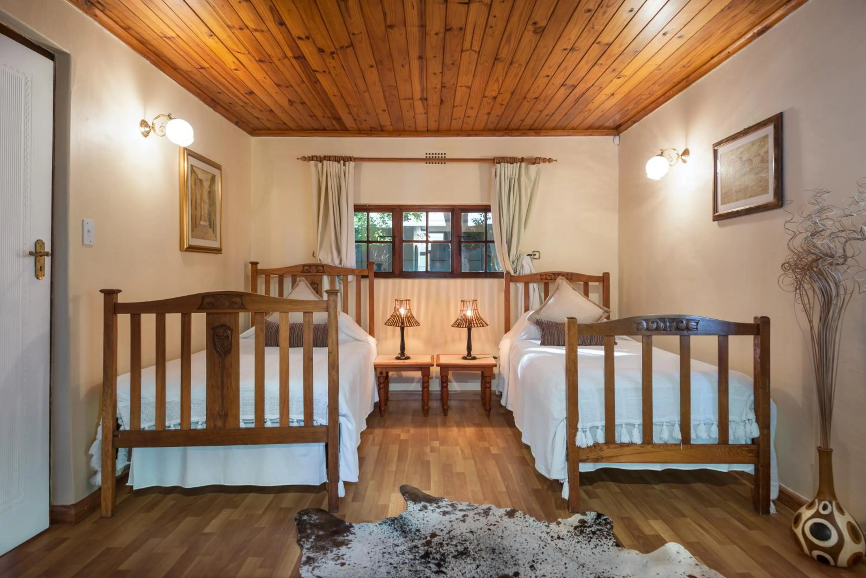 Bedroom, Bed in Just Unwind