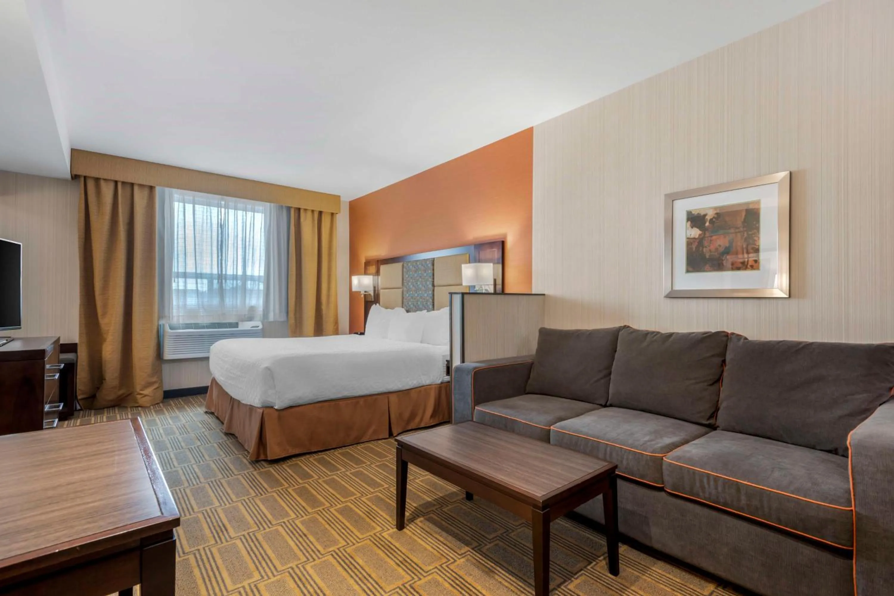 Bedroom, Bed in Best Western Plus Chateau Fort St. John