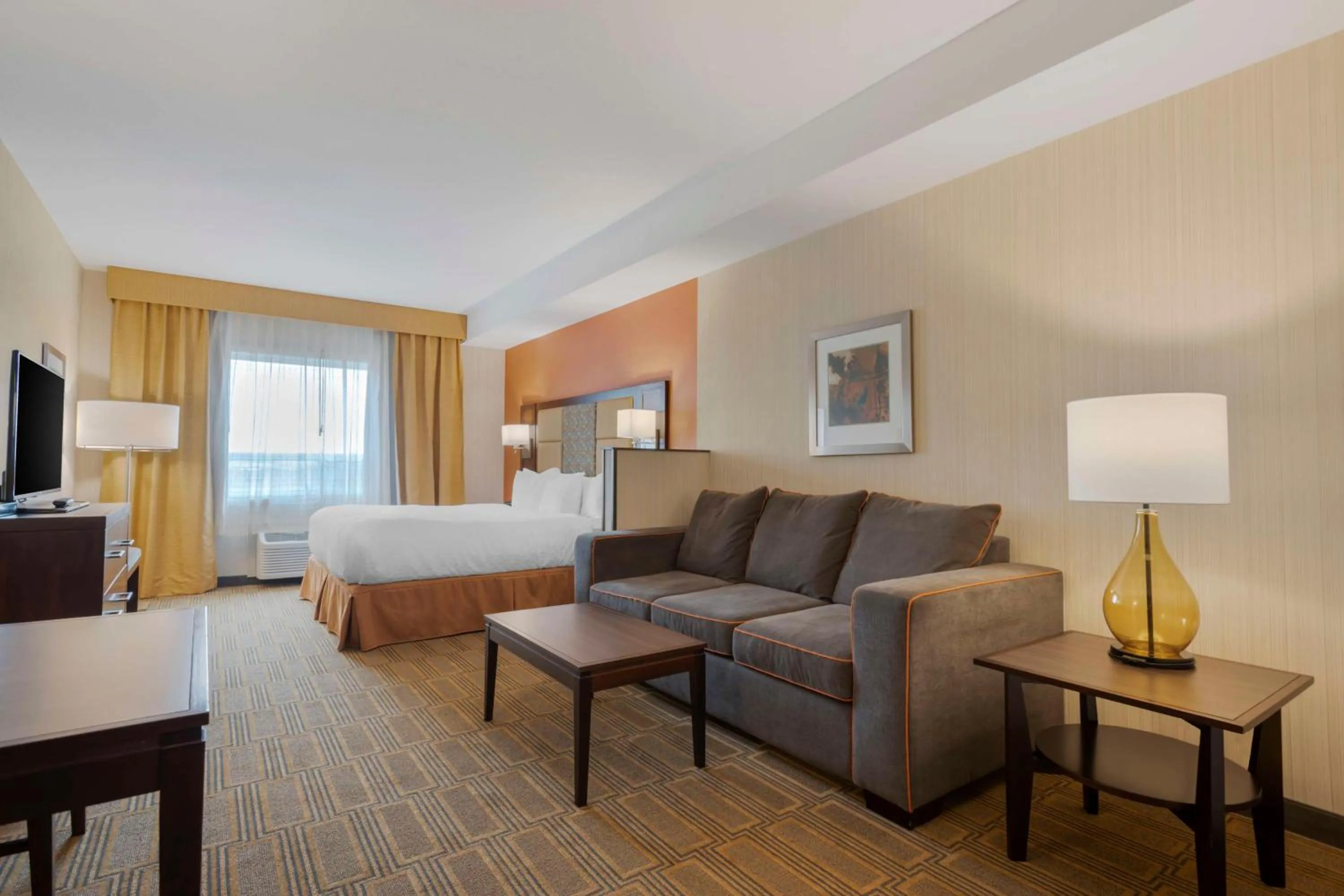 Bedroom, Bed in Best Western Plus Chateau Fort St. John