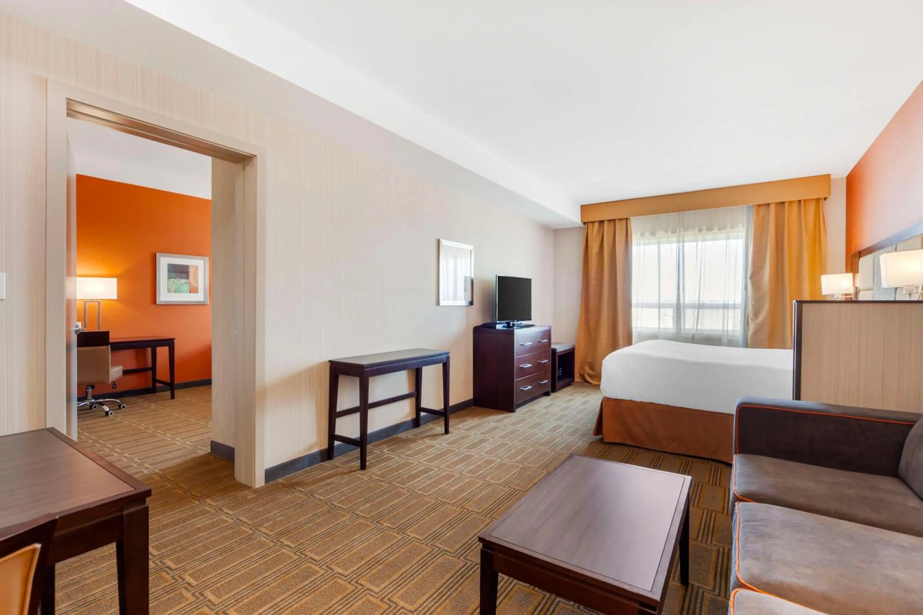 Bedroom, Bed in Best Western Plus Chateau Fort St. John