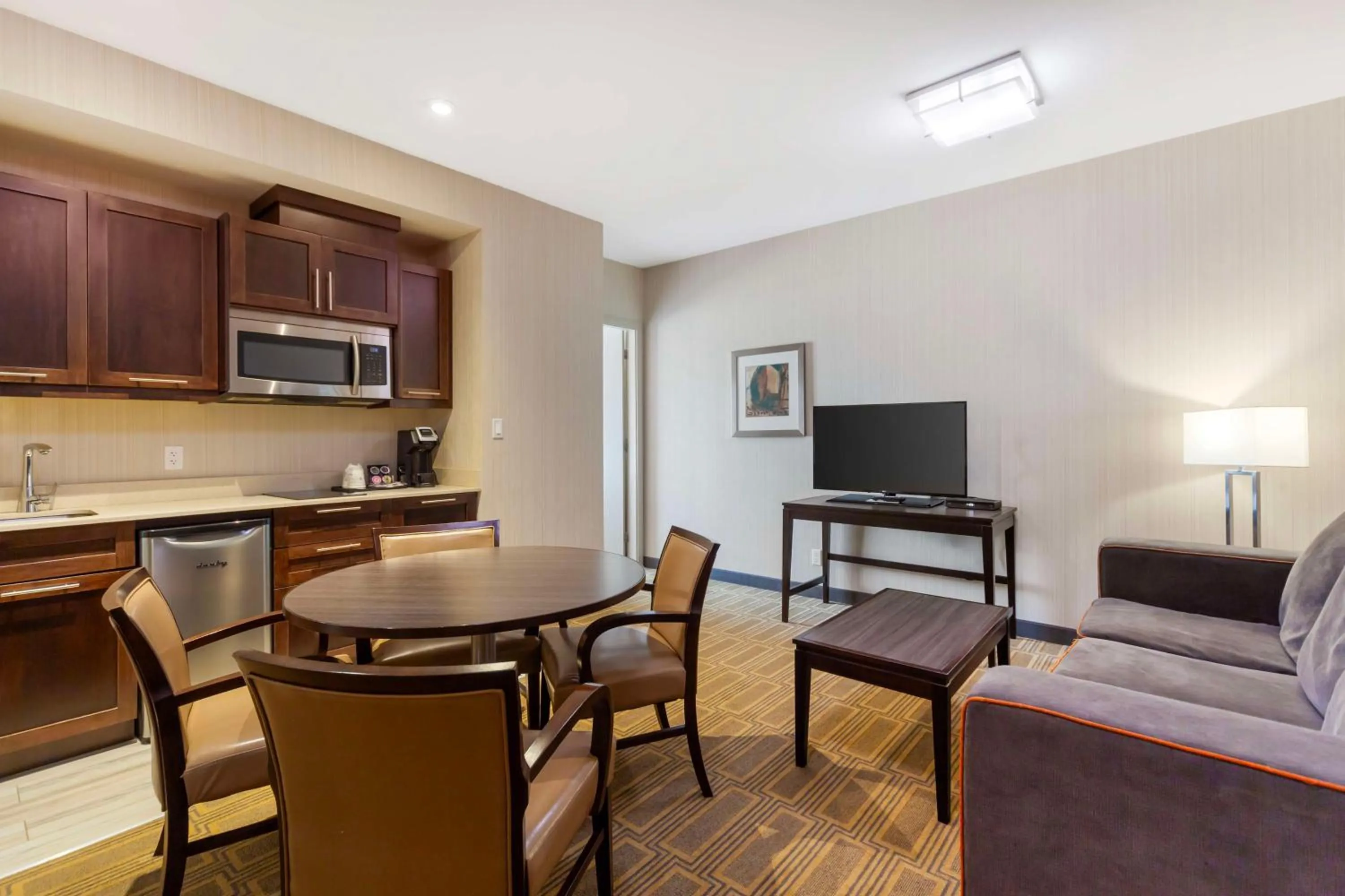 Bedroom in Best Western Plus Chateau Fort St. John