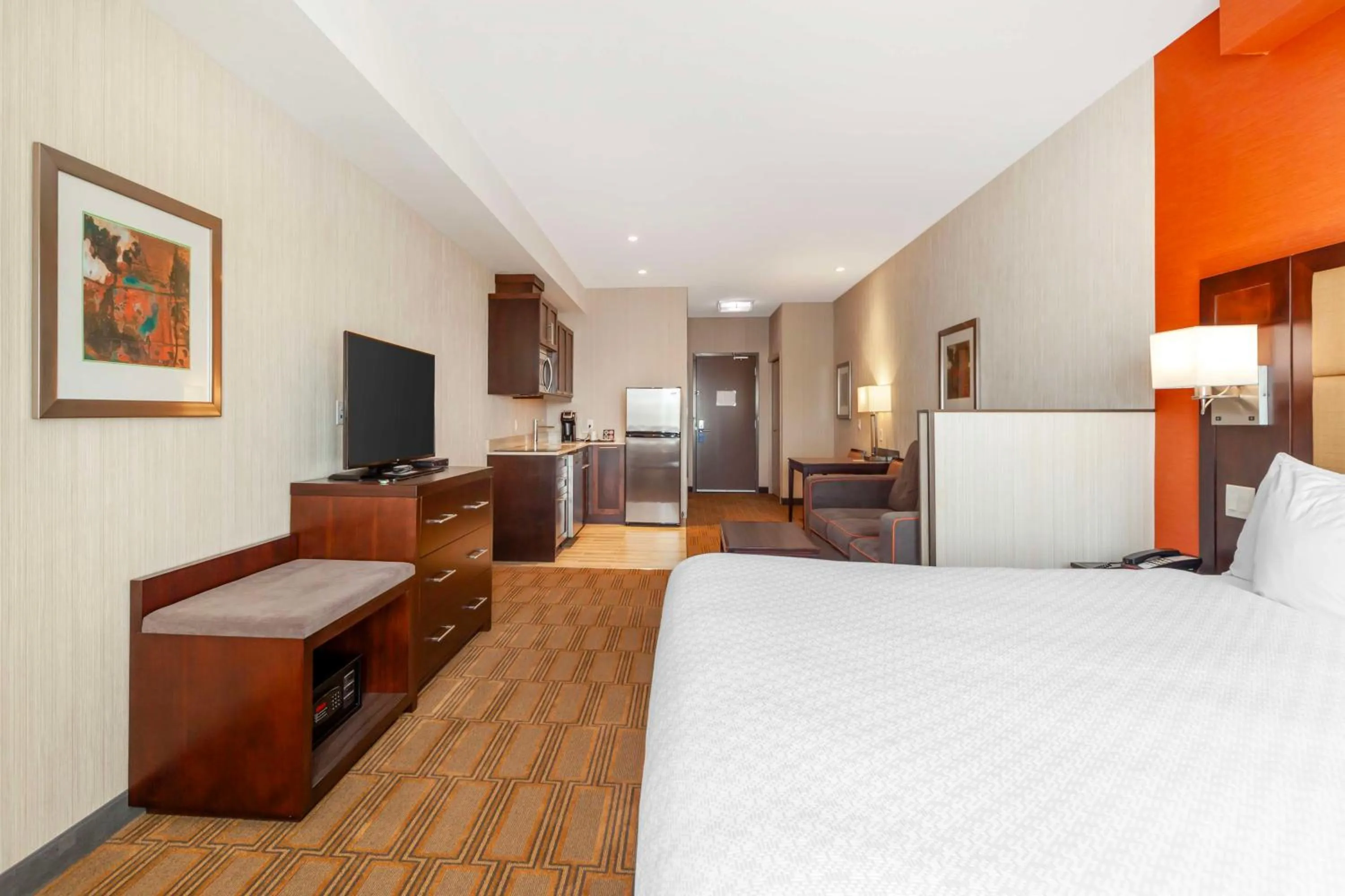 Bedroom, Bed in Best Western Plus Chateau Fort St. John