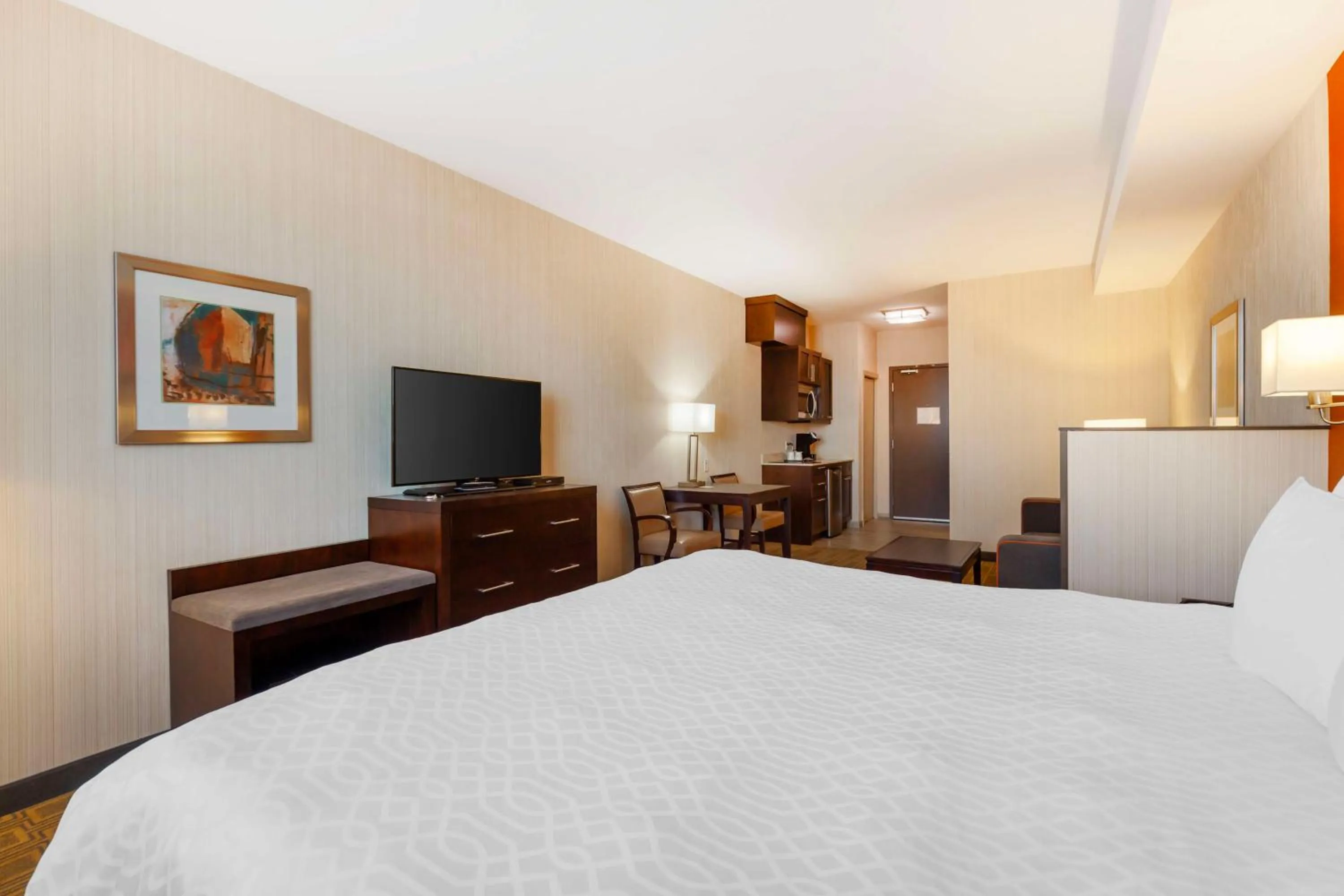 Bedroom, Bed in Best Western Plus Chateau Fort St. John