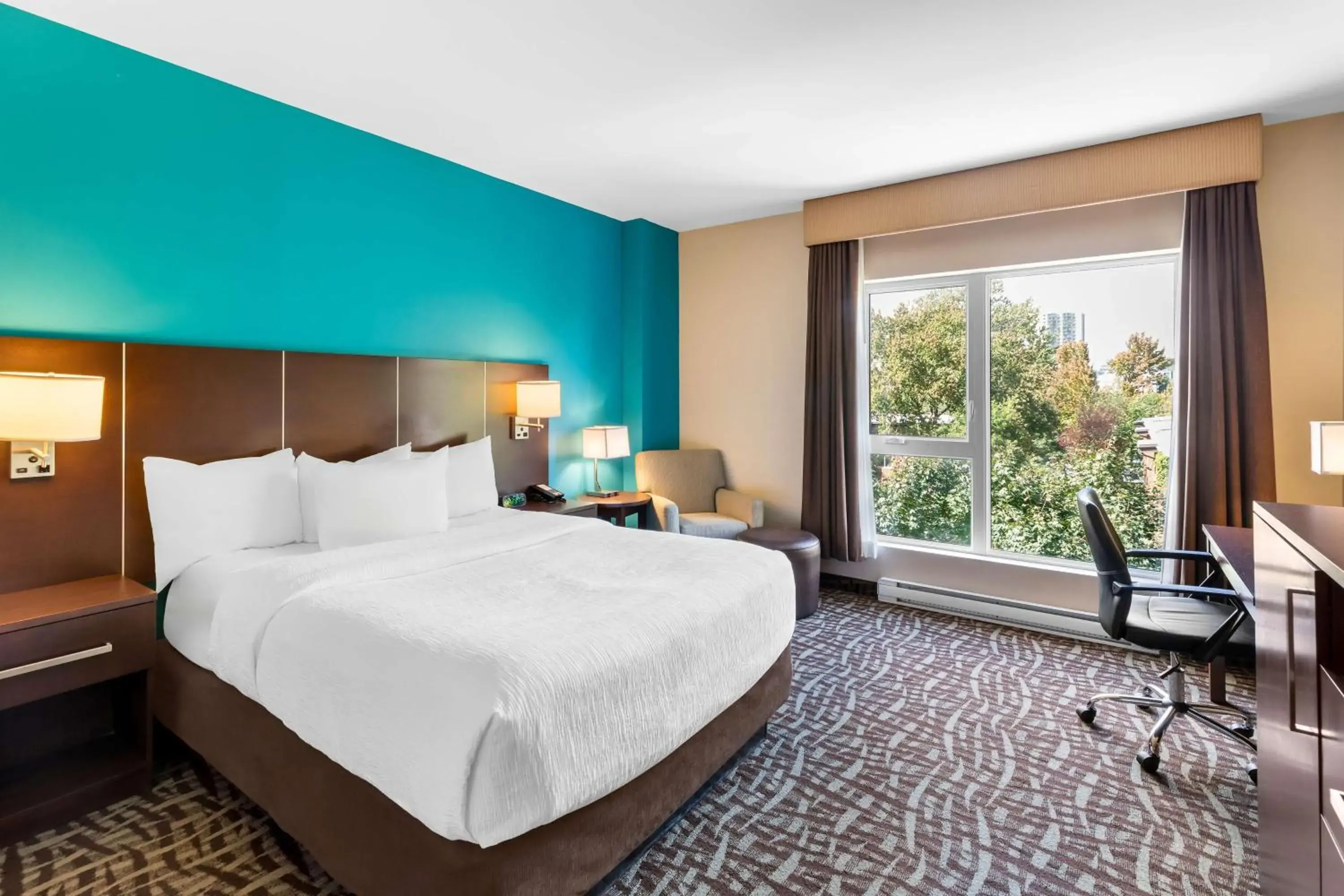 Queen Room - Non-Smoking in Best Western Plus Hotel Montreal Queen Room - Non-Smoking in Best Western Plus Hotel Montreal