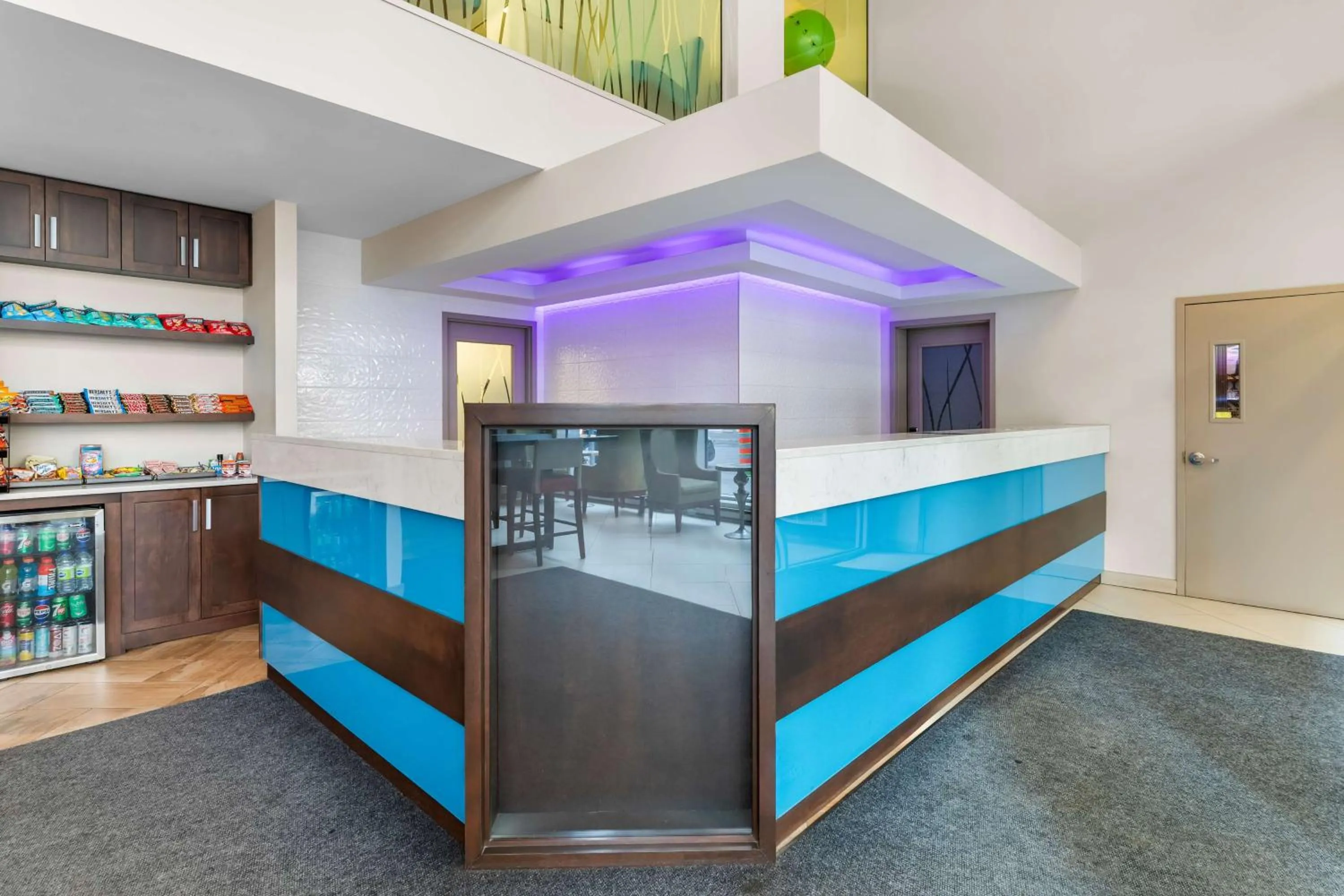 Lobby or reception in Best Western Plus Hotel Montreal