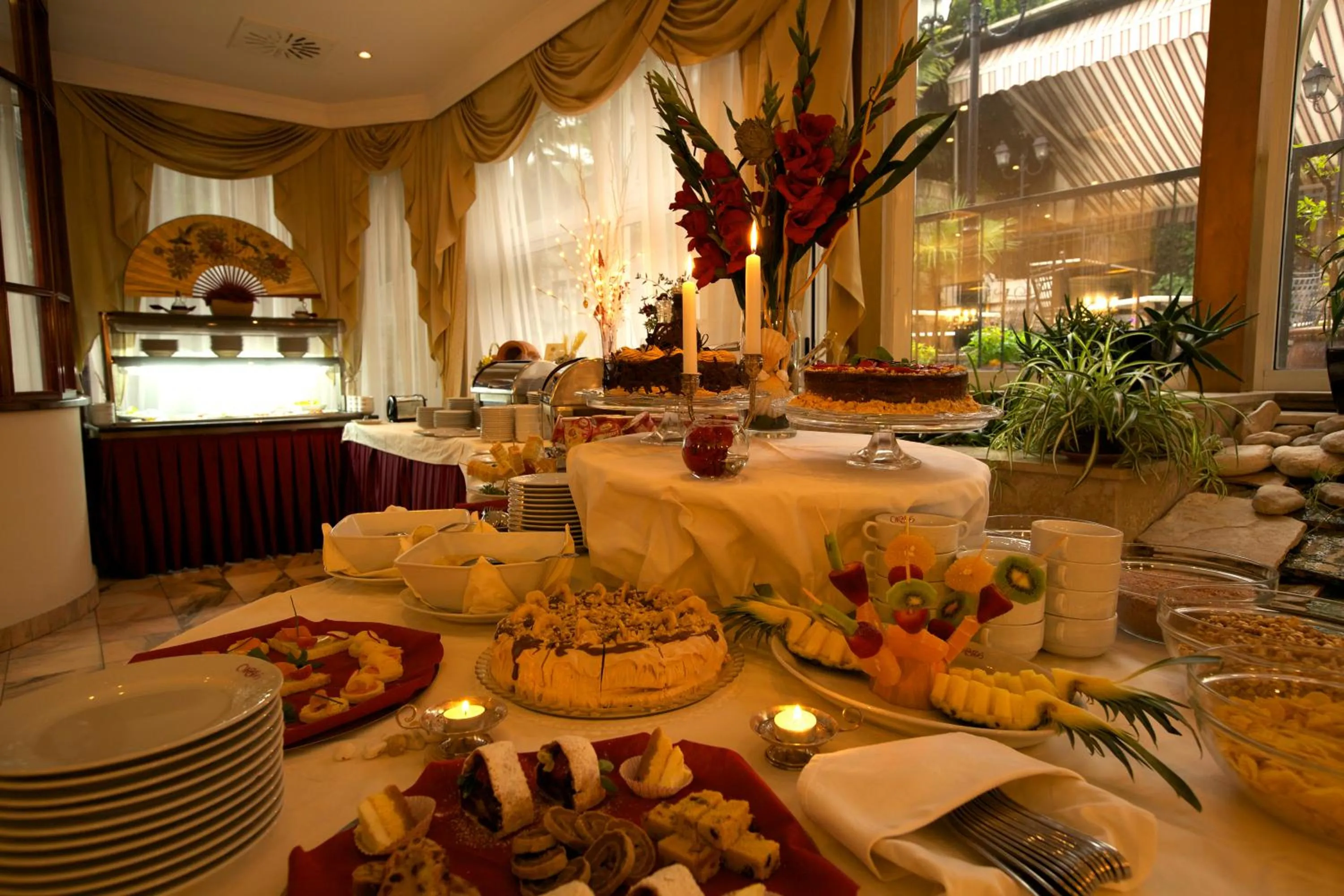 Breakfast, Restaurant/Places to Eat in Hotel Mozart