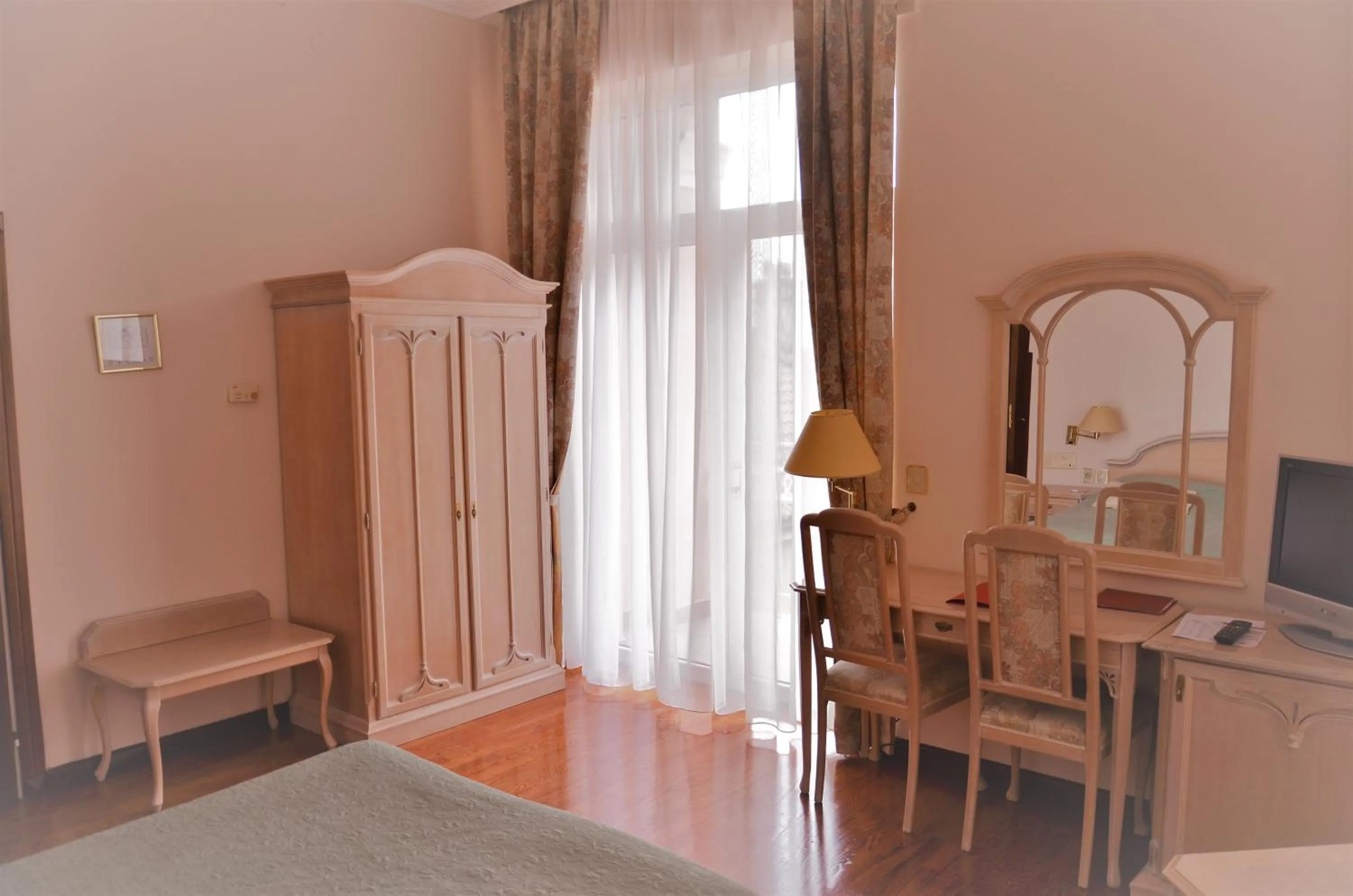 Property building, TV/Entertainment Center in Hotel Mozart