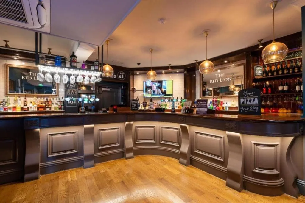 Restaurant/places to eat in OYO The Red Lion Hotel