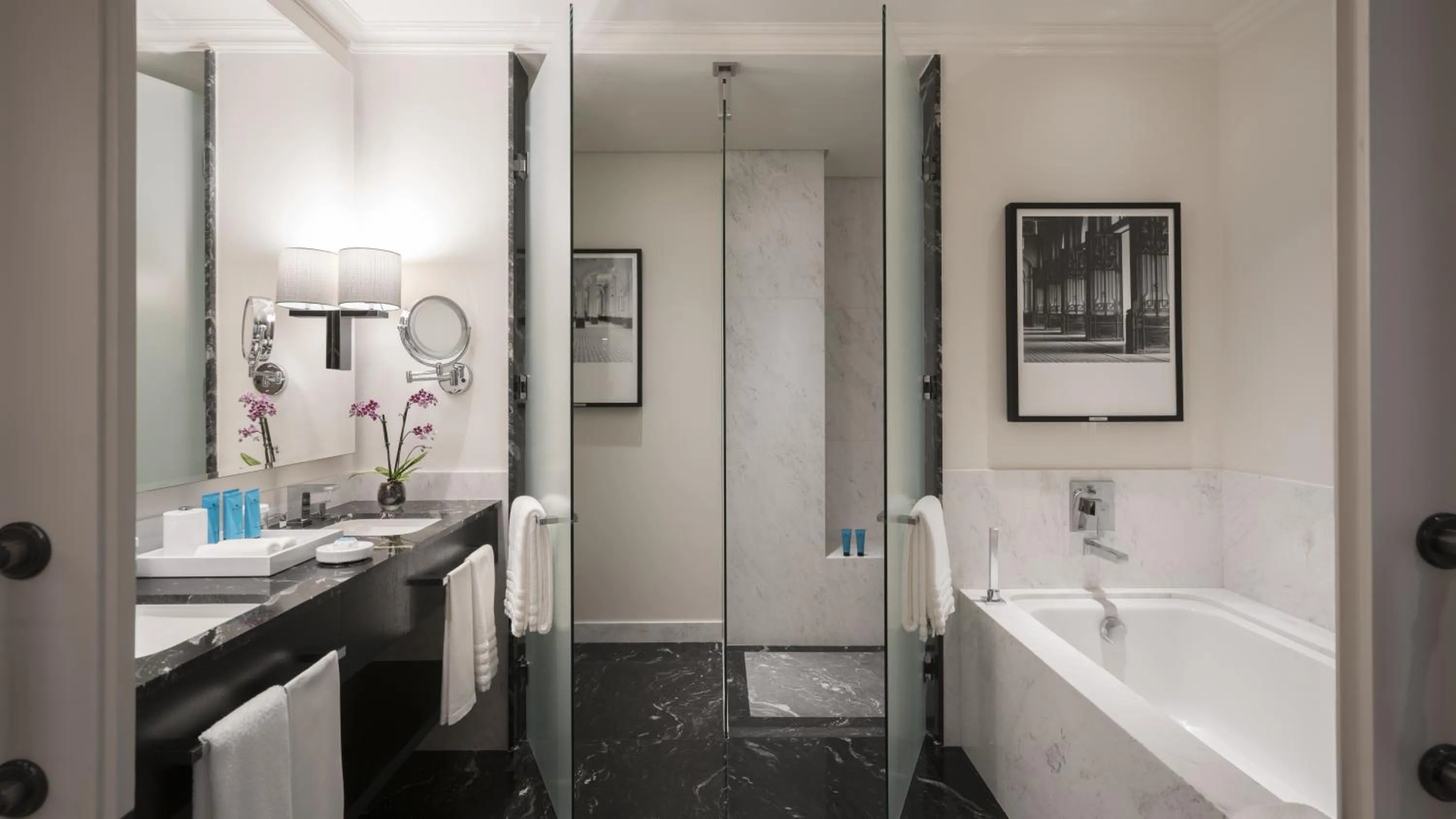 Bathroom in Palácio Tangará, Oetker Hotels