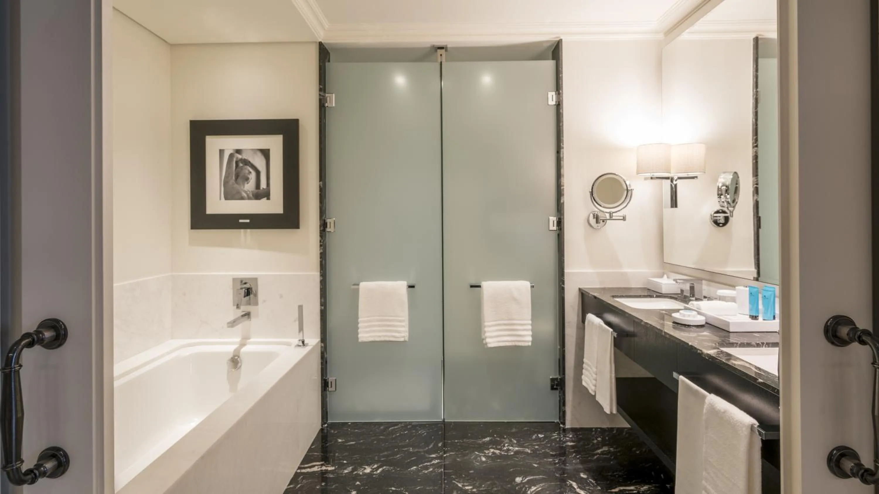 Bathroom in Palácio Tangará, Oetker Hotels