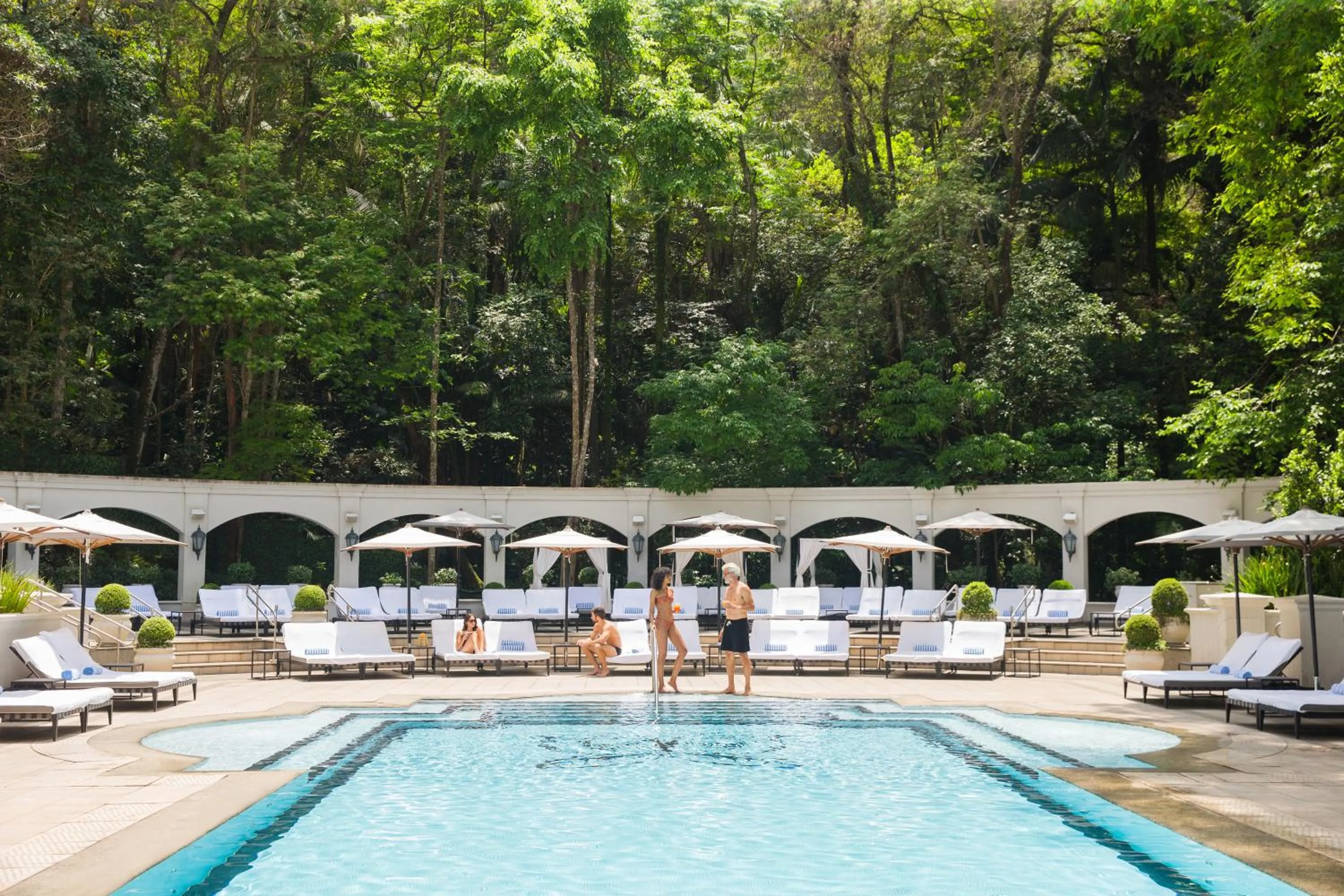 Swimming pool in Palácio Tangará, Oetker Hotels