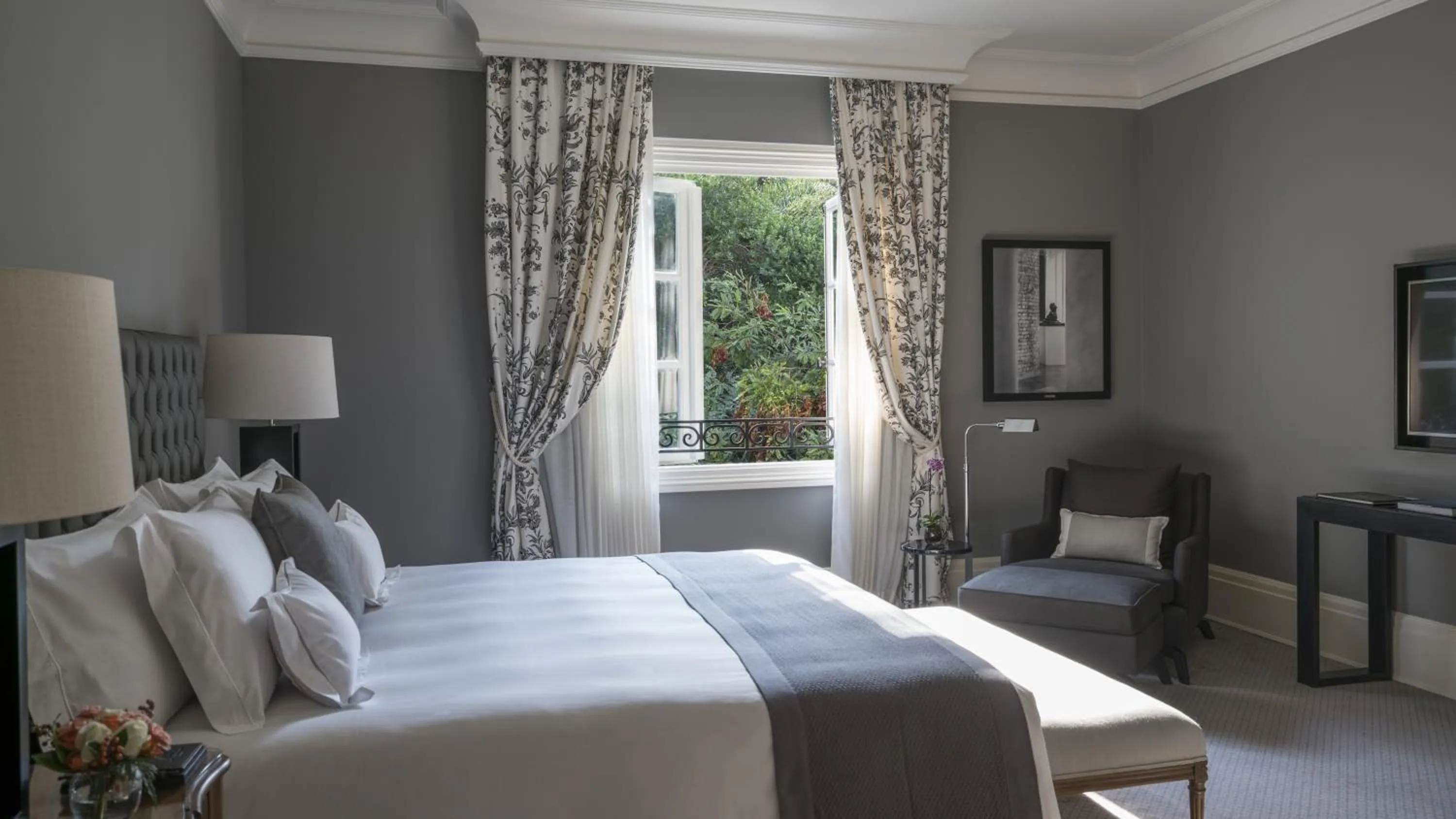 Photo of the whole room, Bed in Palácio Tangará, Oetker Hotels
