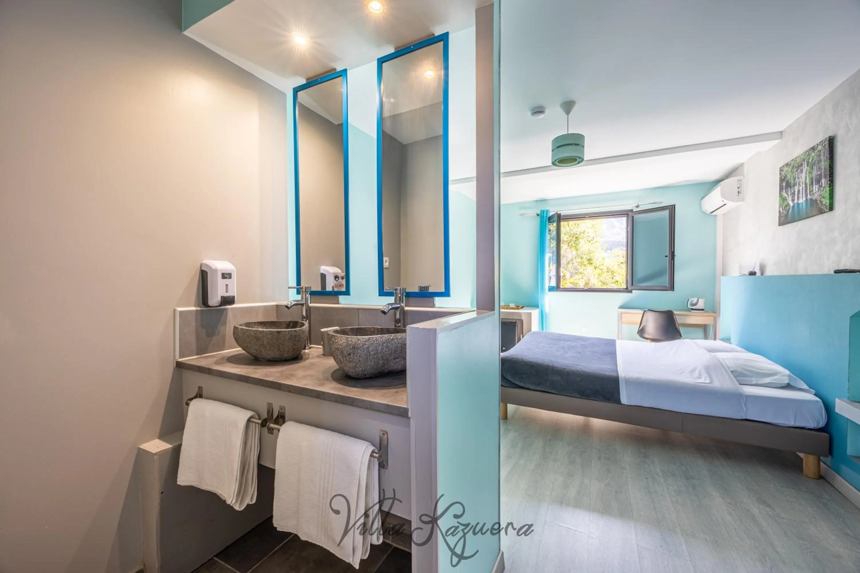 Photo of the whole room, Bed in La Villa Kazuera