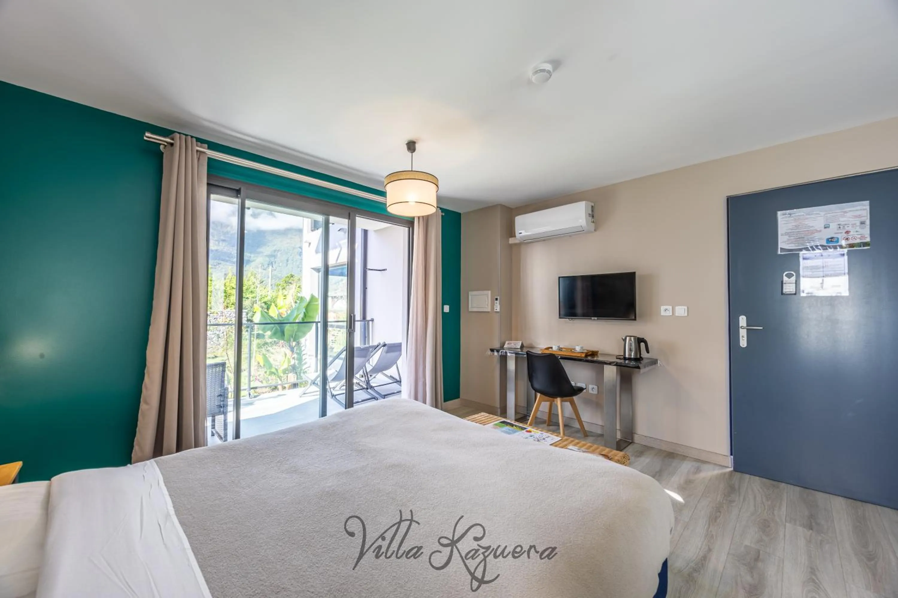 Photo of the whole room, Bed in La Villa Kazuera