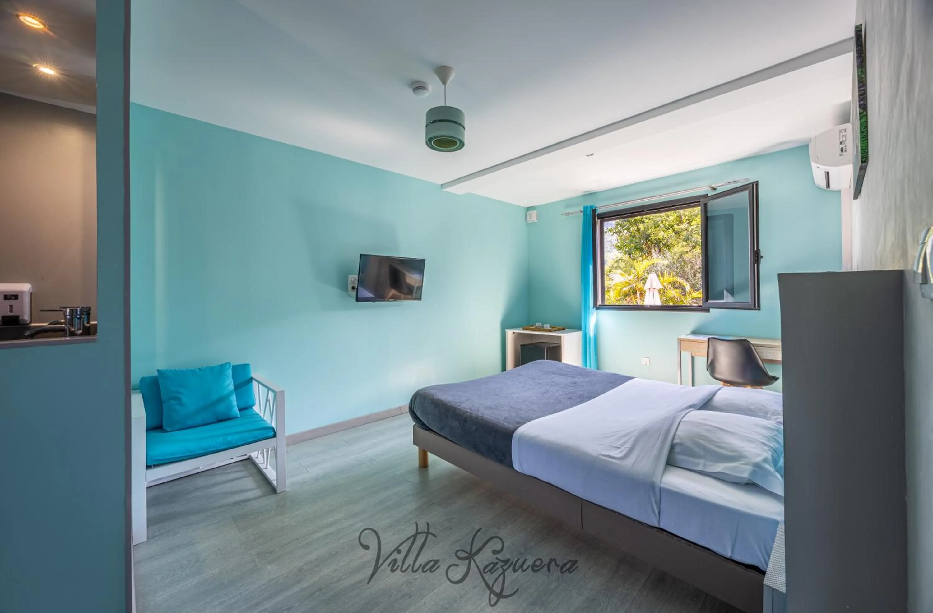 Photo of the whole room, Bed in La Villa Kazuera