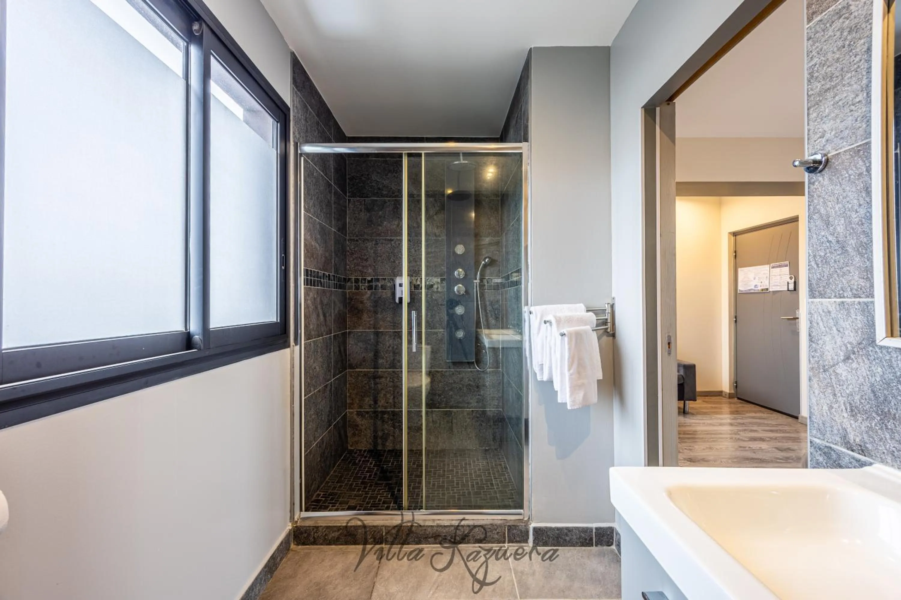 Bathroom in La Villa Kazuera