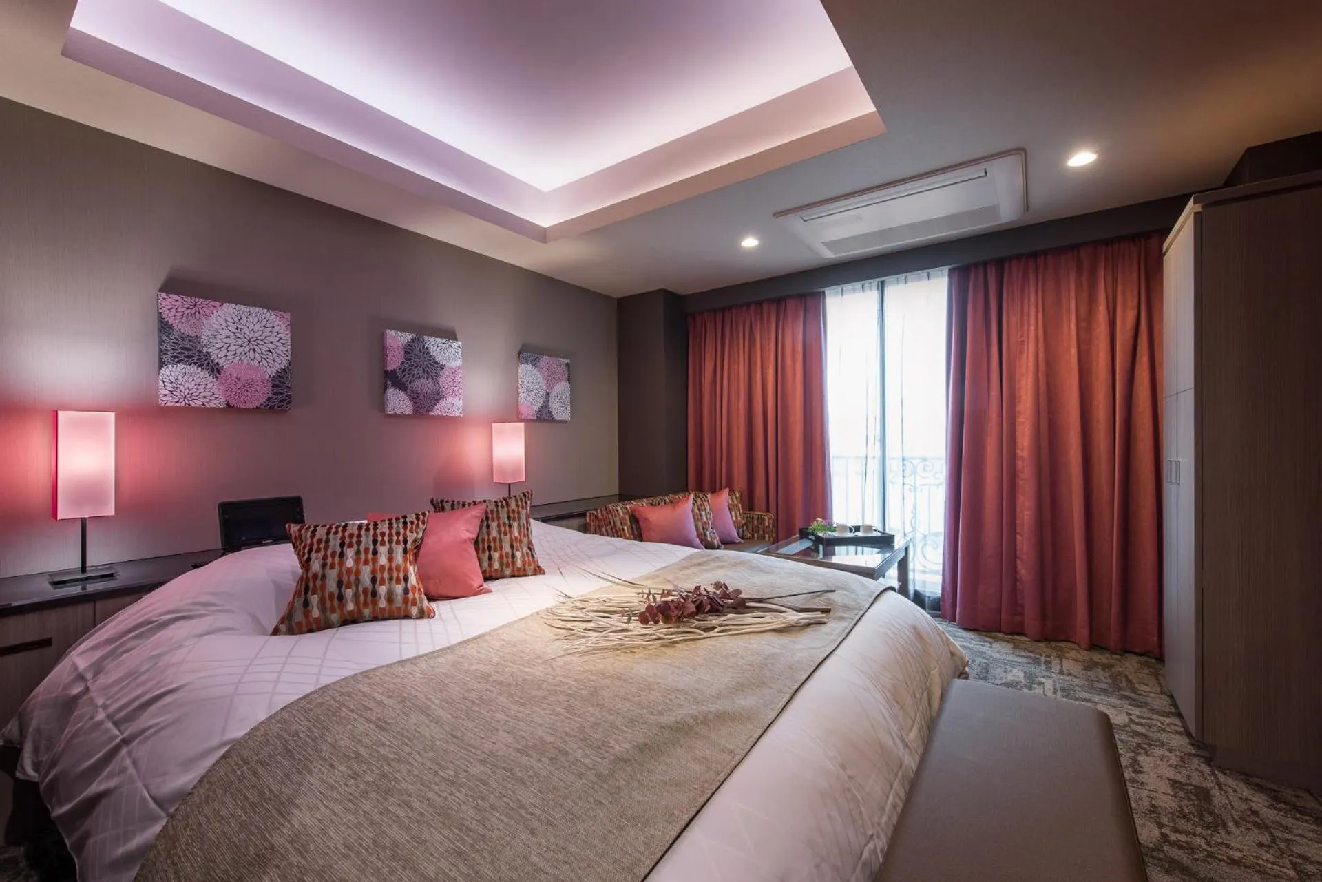 Bed in HOTEL C. KOKURA-BAY (Love Hotel)