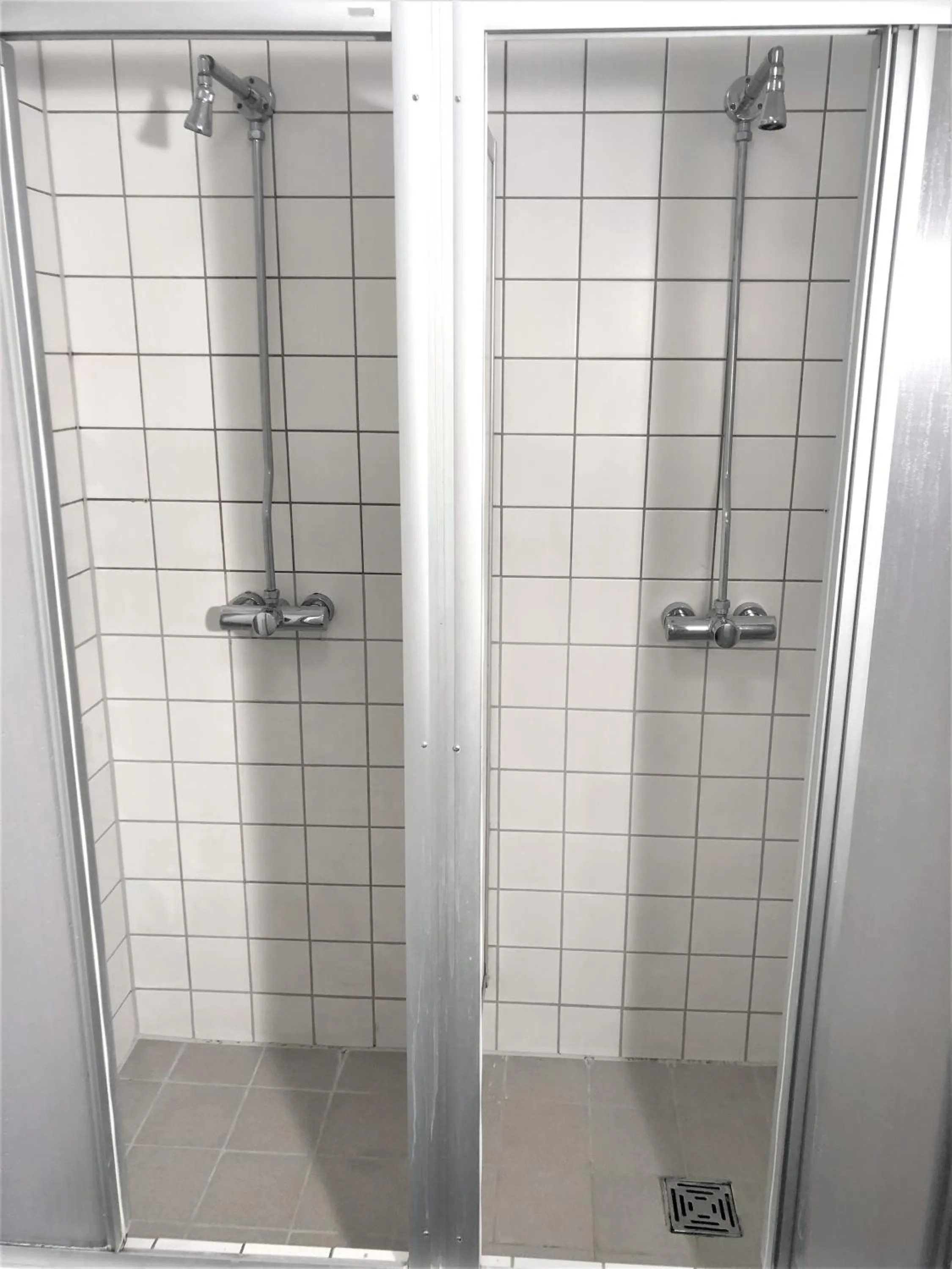 Shower in Die Fabrik - Hostel