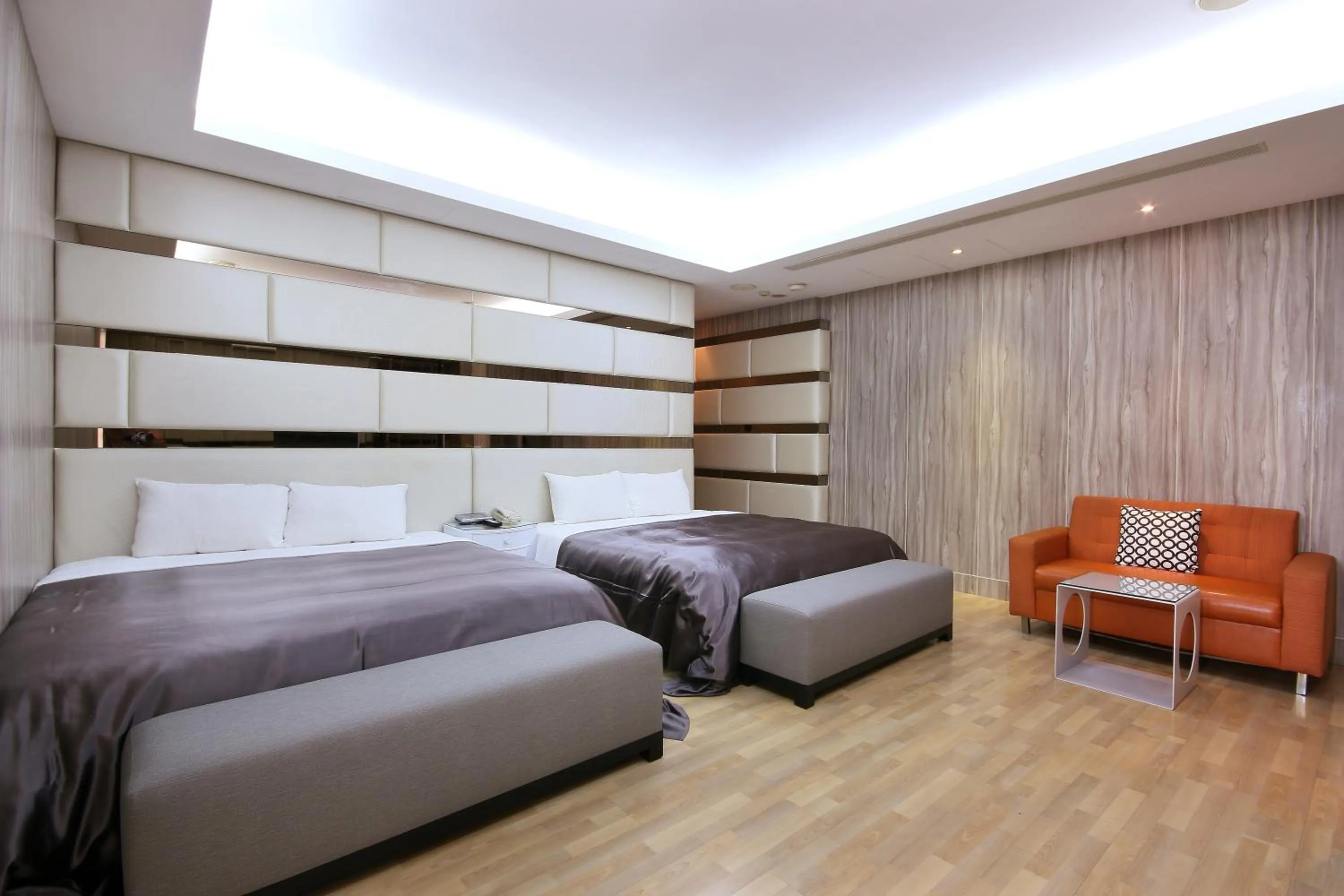 Property building, Bed in Feng Cai Motel