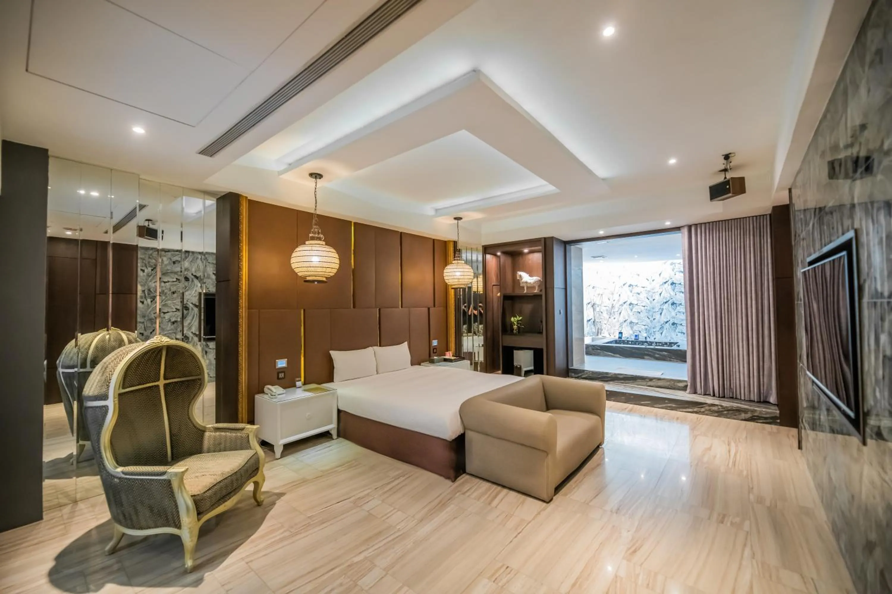 Property building, Bed in Feng Cai Motel