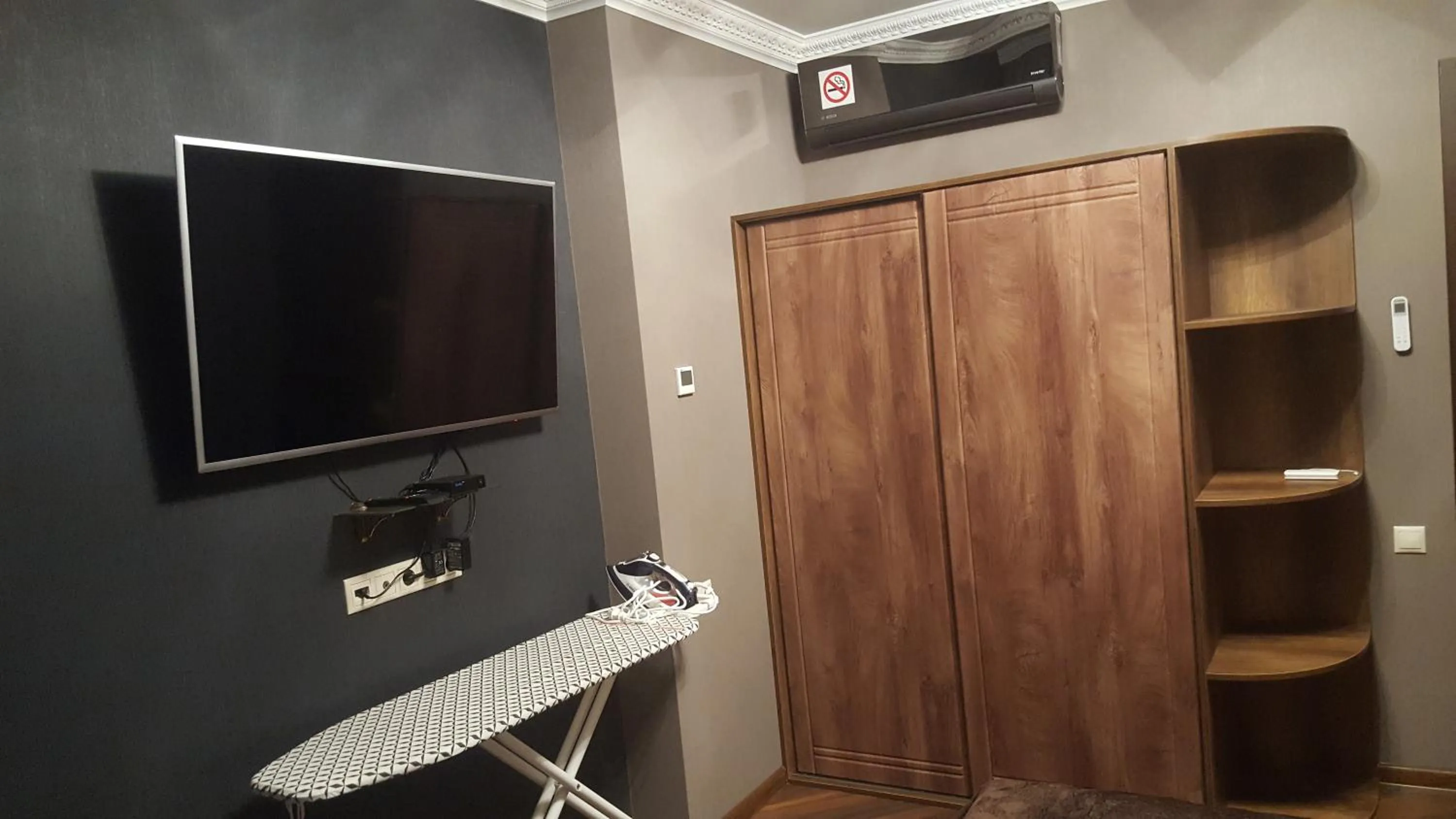 TV and multimedia in Mimino Apartment Deluxe First Line (C I)