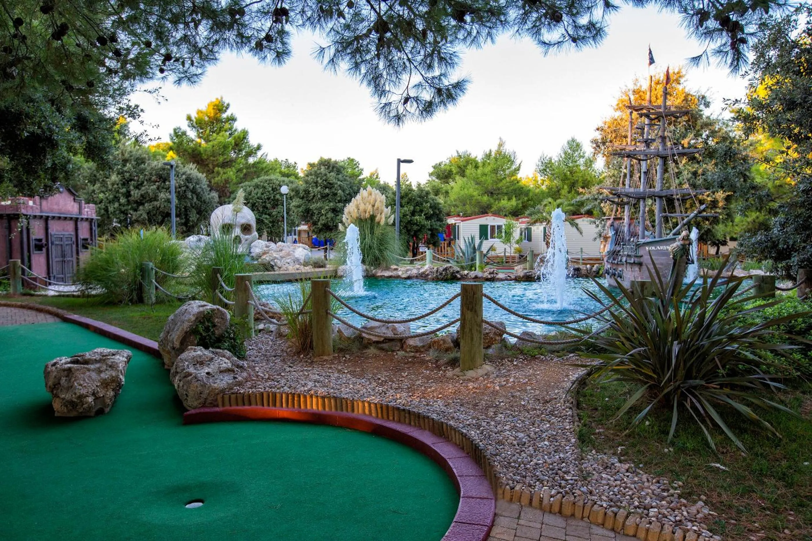 Minigolf in Amadria Park Beach Hotel Niko